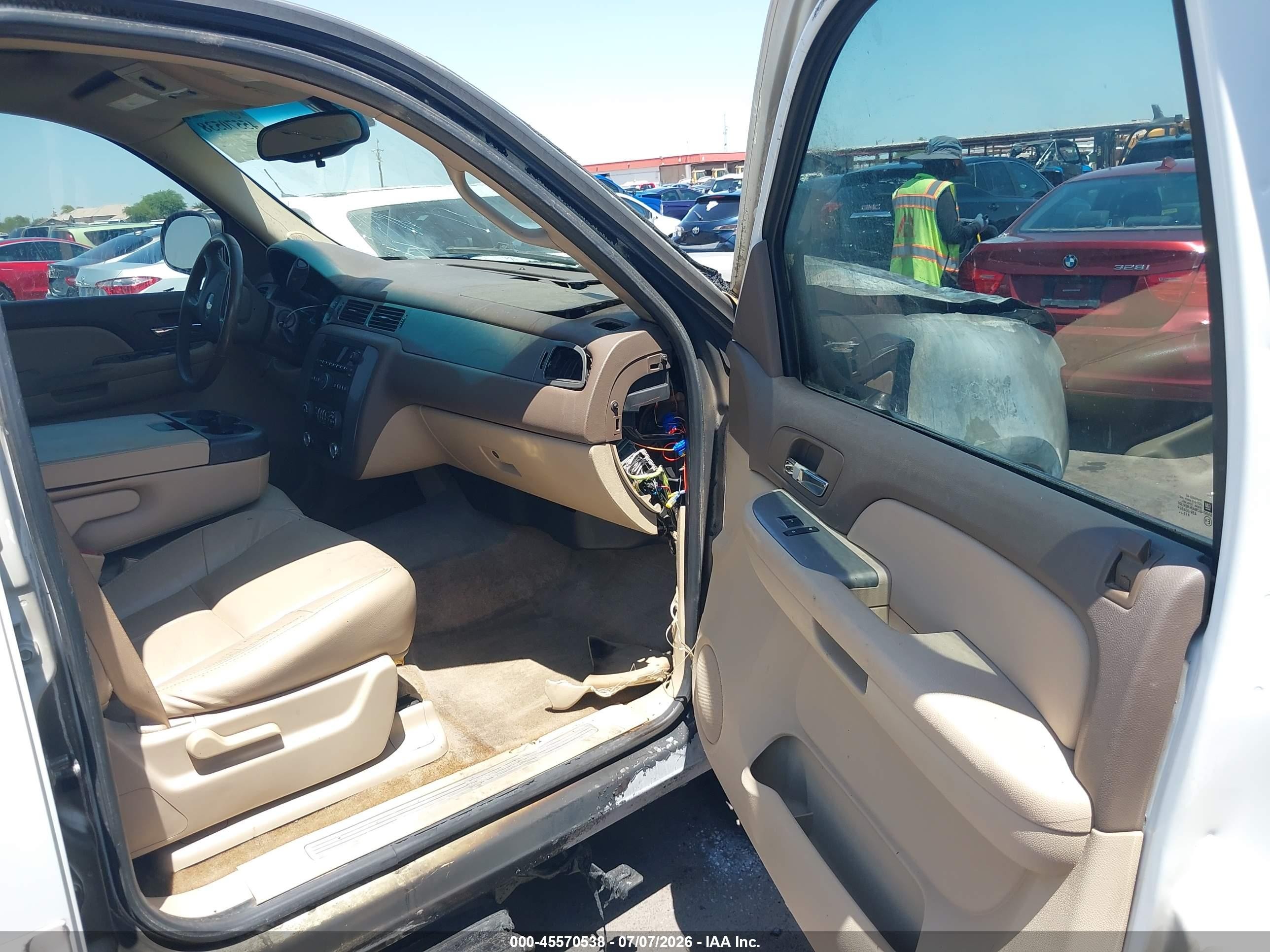 2009 Chevrolet Tahoe Ls White vin: 1GNFC13C49R175767