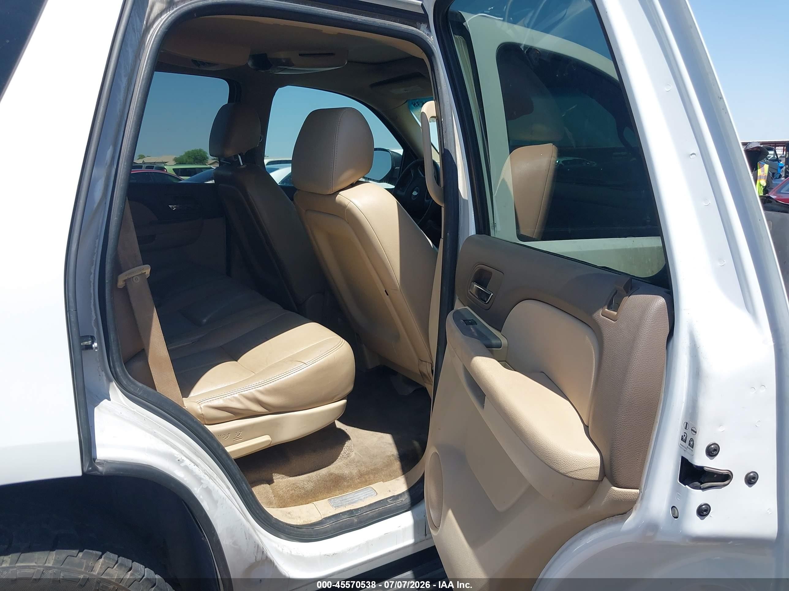 2009 Chevrolet Tahoe Ls White vin: 1GNFC13C49R175767