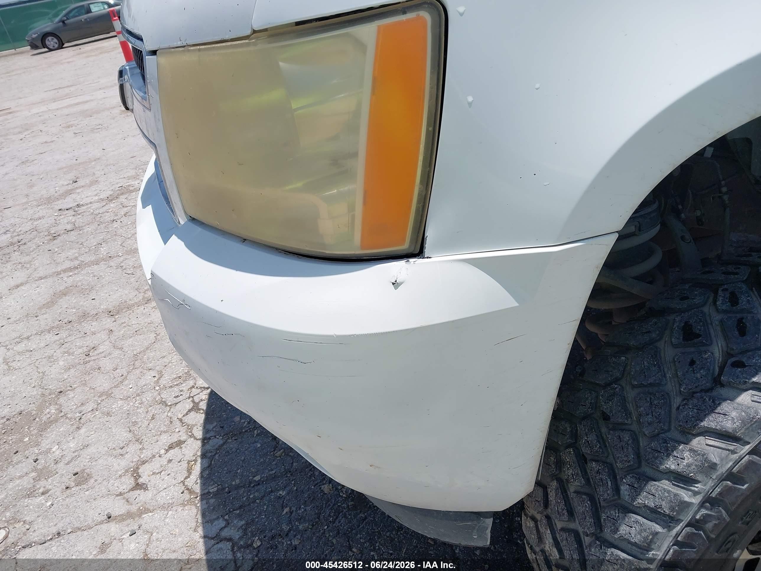 2009 Chevrolet Tahoe Ls White vin: 1GNFC13C59R157245