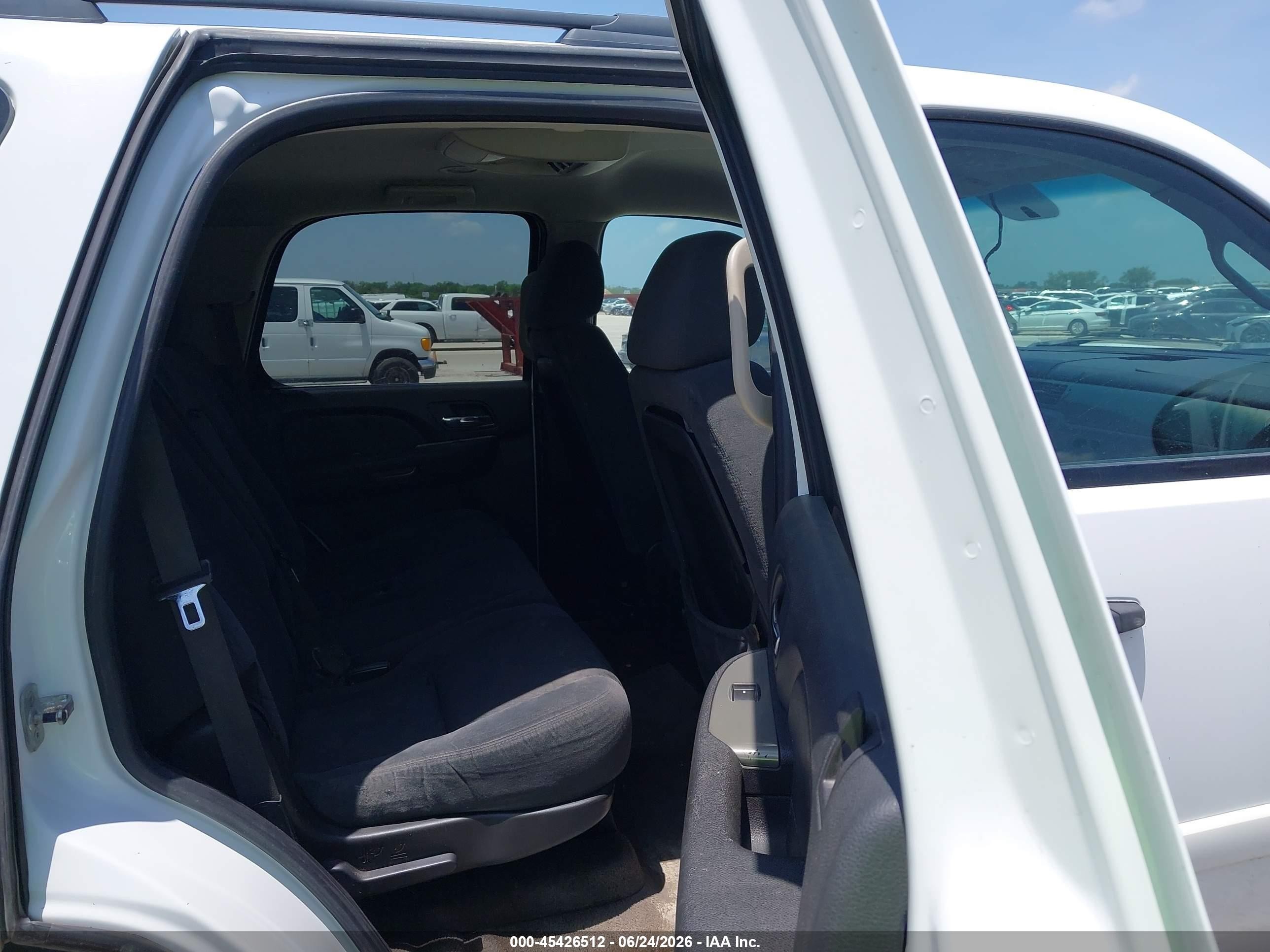 2009 Chevrolet Tahoe Ls White vin: 1GNFC13C59R157245