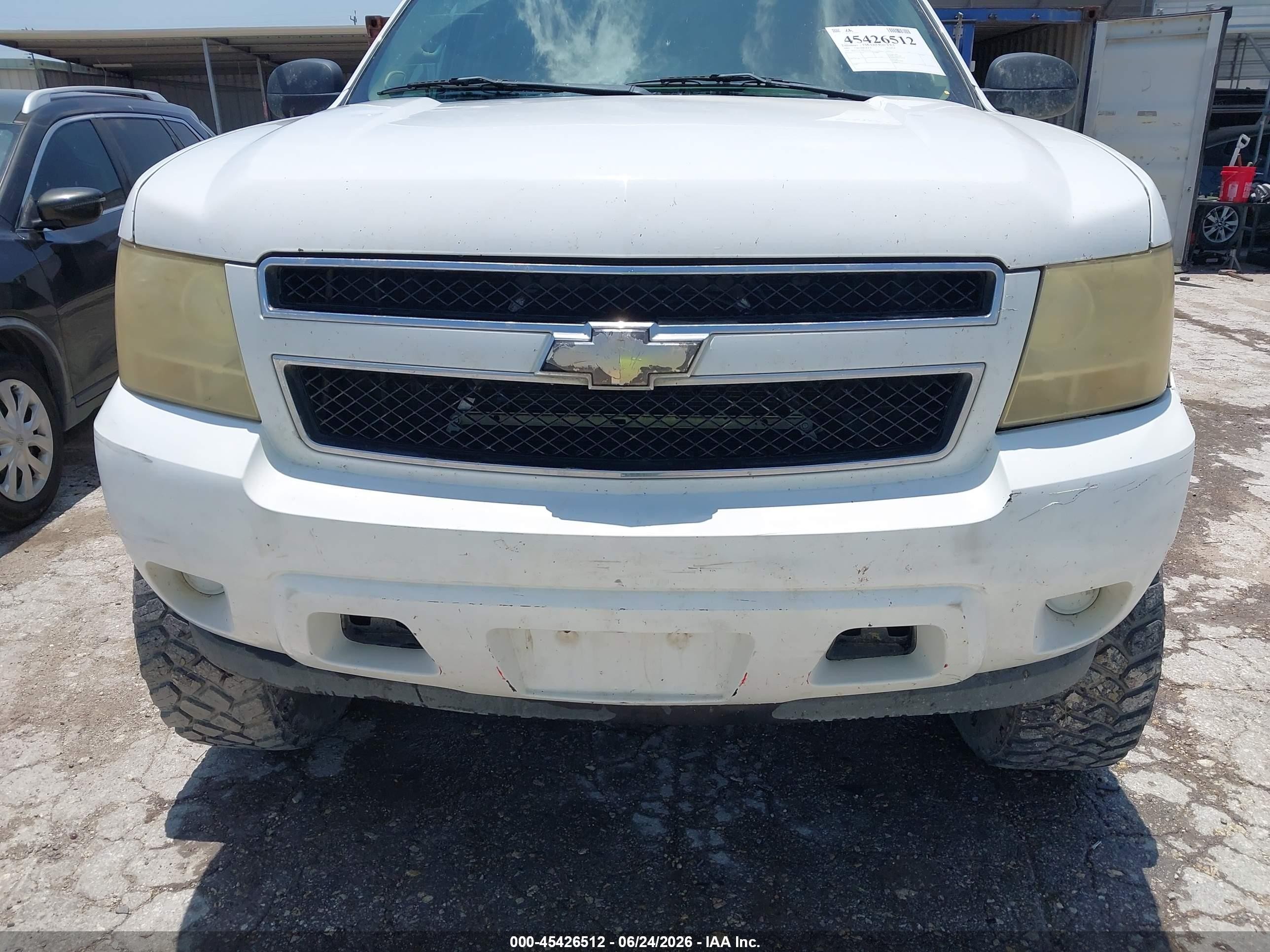 2009 Chevrolet Tahoe Ls White vin: 1GNFC13C59R157245