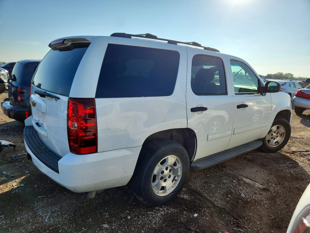 2009 Chevrolet Tahoe C1500 Ls White vin: 1GNFC13C69R276048