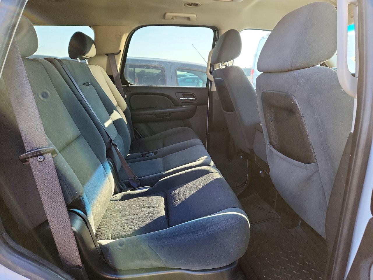 2009 Chevrolet Tahoe C1500 Ls White vin: 1GNFC13C69R276048