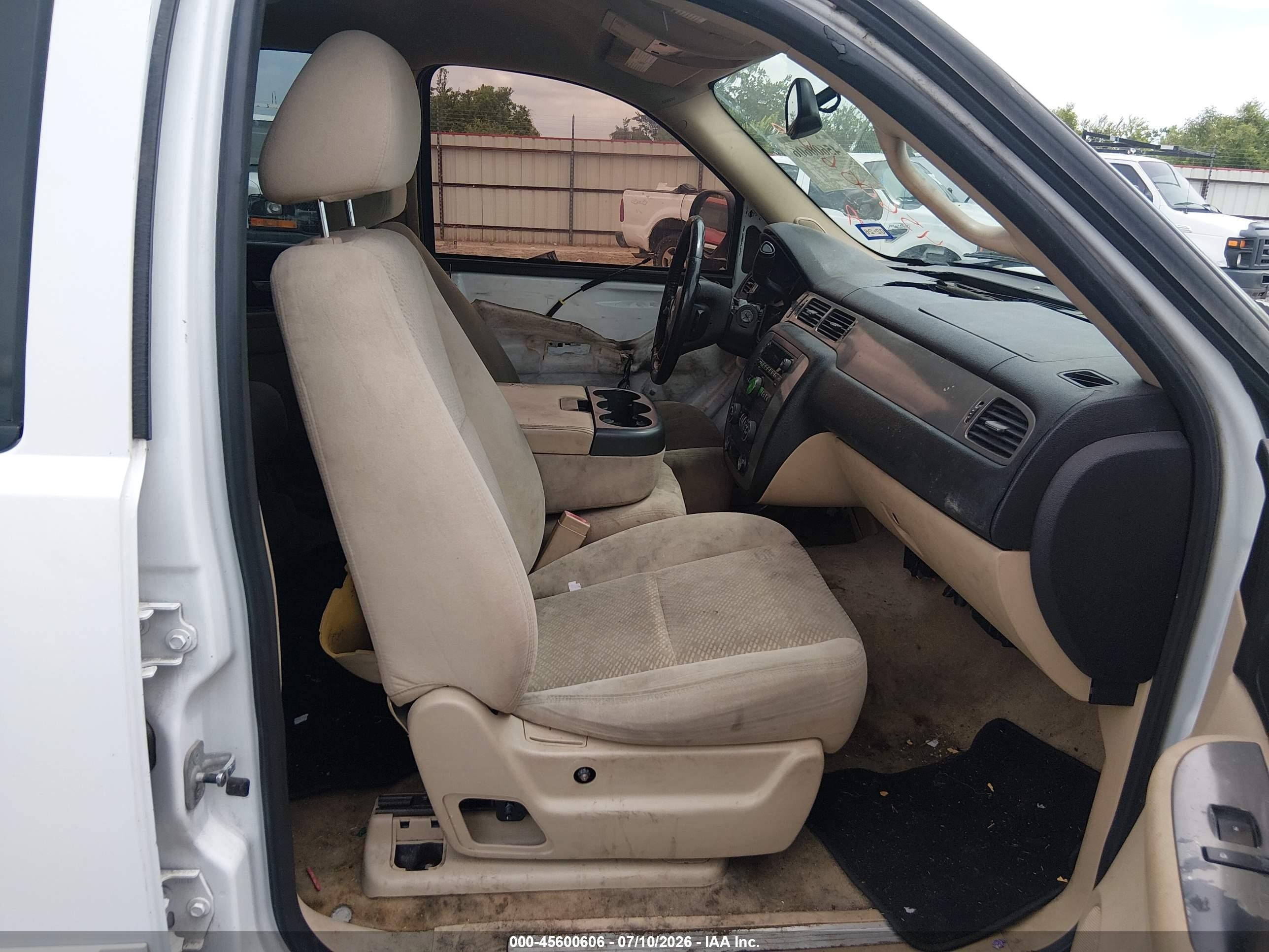 2008 Chevrolet Tahoe Ls White vin: 1GNFC13C78R261735