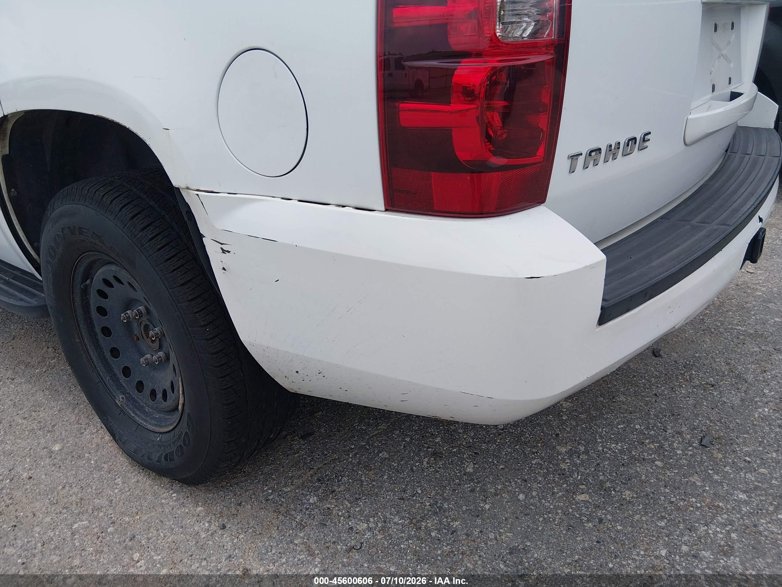 2008 Chevrolet Tahoe Ls White vin: 1GNFC13C78R261735