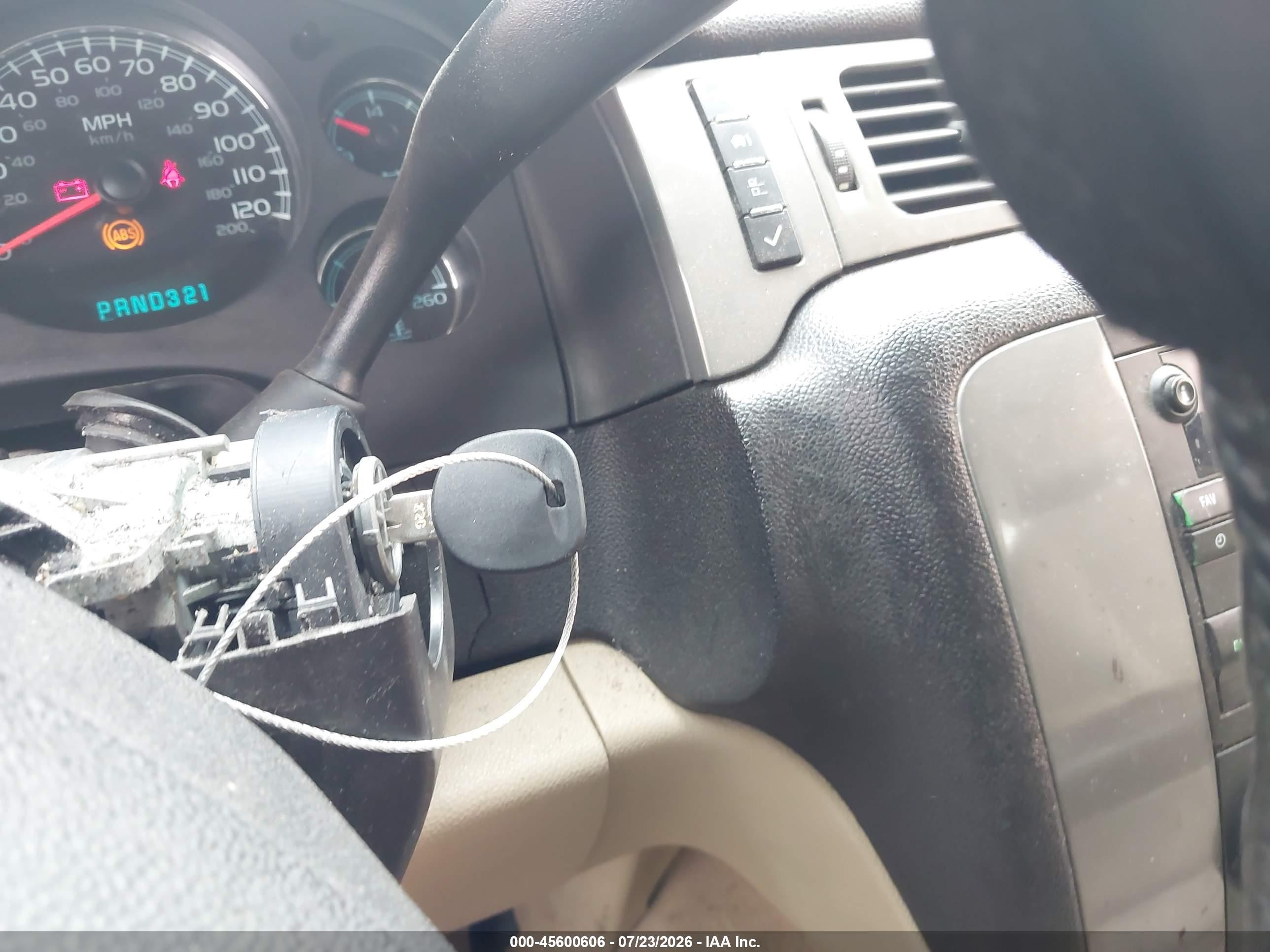 2008 Chevrolet Tahoe Ls White vin: 1GNFC13C78R261735