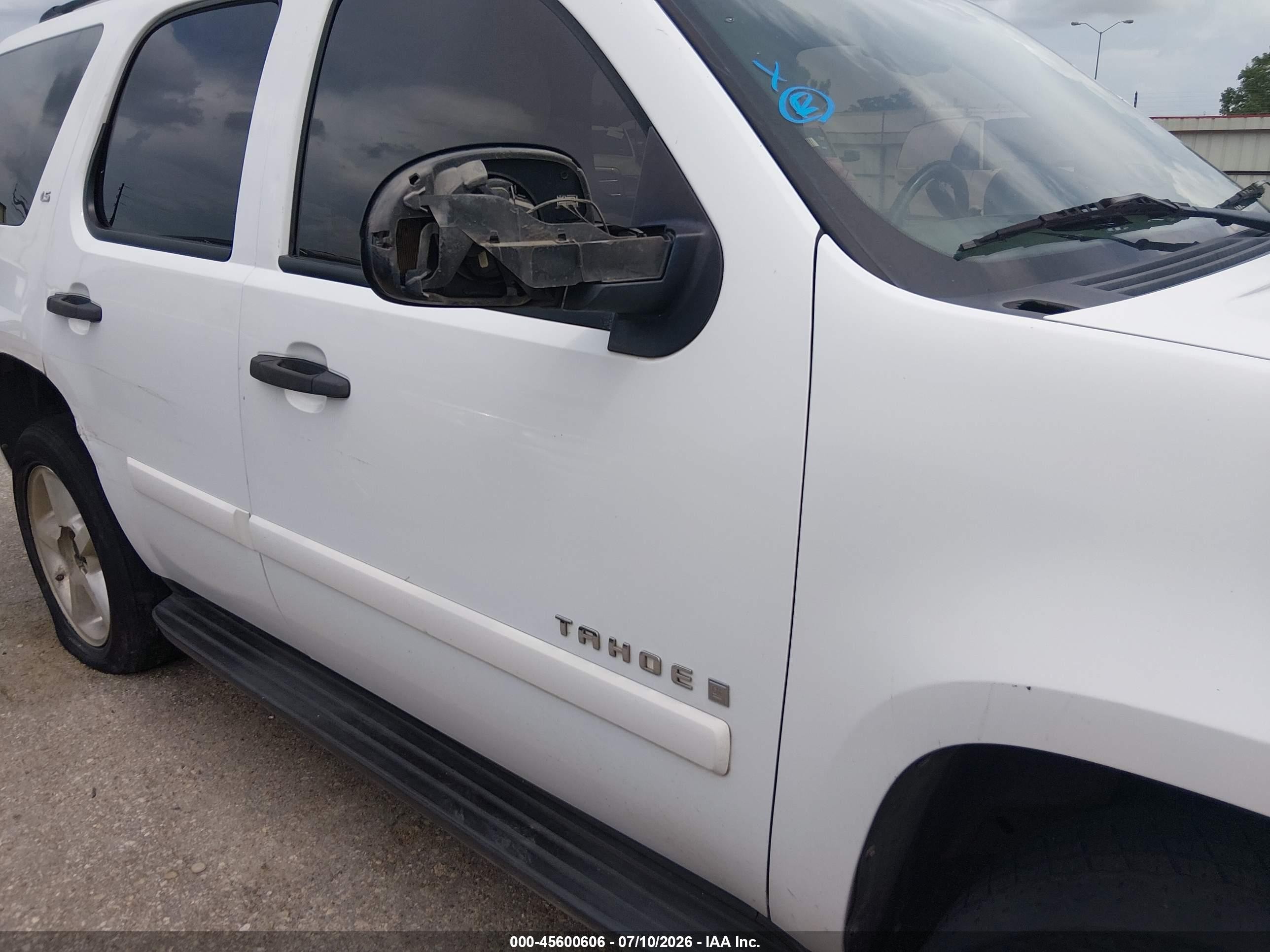2008 Chevrolet Tahoe Ls White vin: 1GNFC13C78R261735