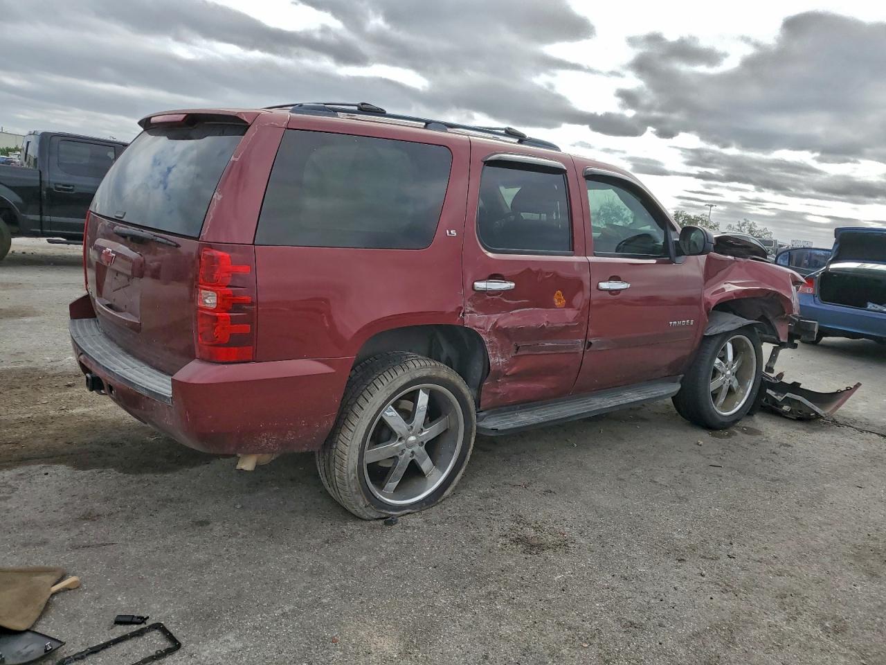2008 Chevrolet Tahoe C1500 Red vin: 1GNFC13C88R278558