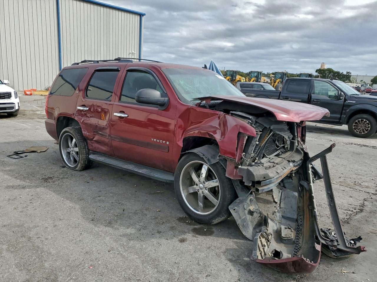 2008 Chevrolet Tahoe C1500 Red vin: 1GNFC13C88R278558