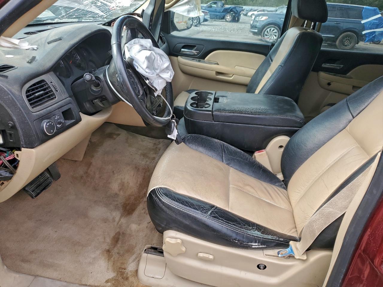 2008 Chevrolet Tahoe C1500 Red vin: 1GNFC13C88R278558