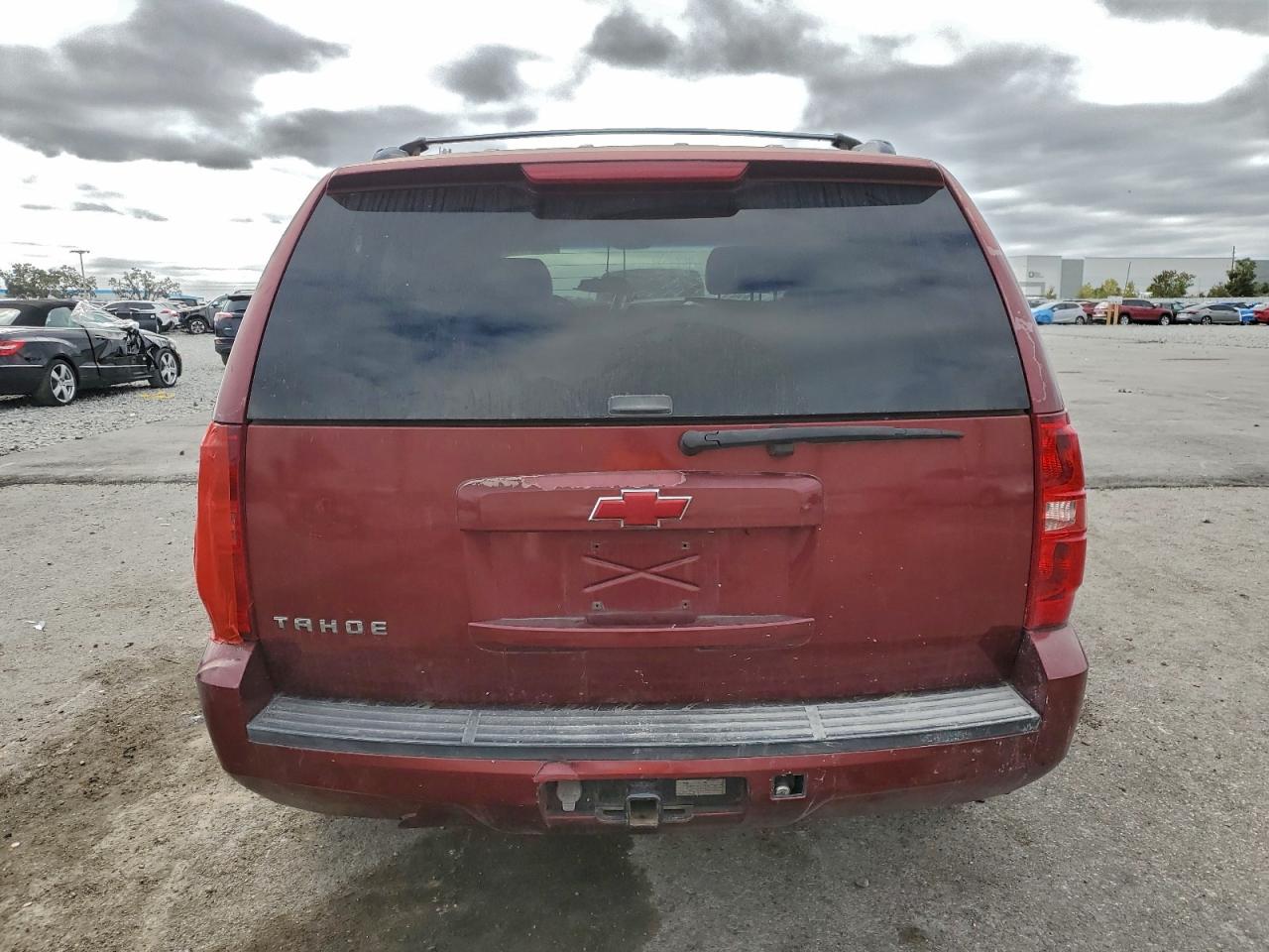 2008 Chevrolet Tahoe C1500 Red vin: 1GNFC13C88R278558