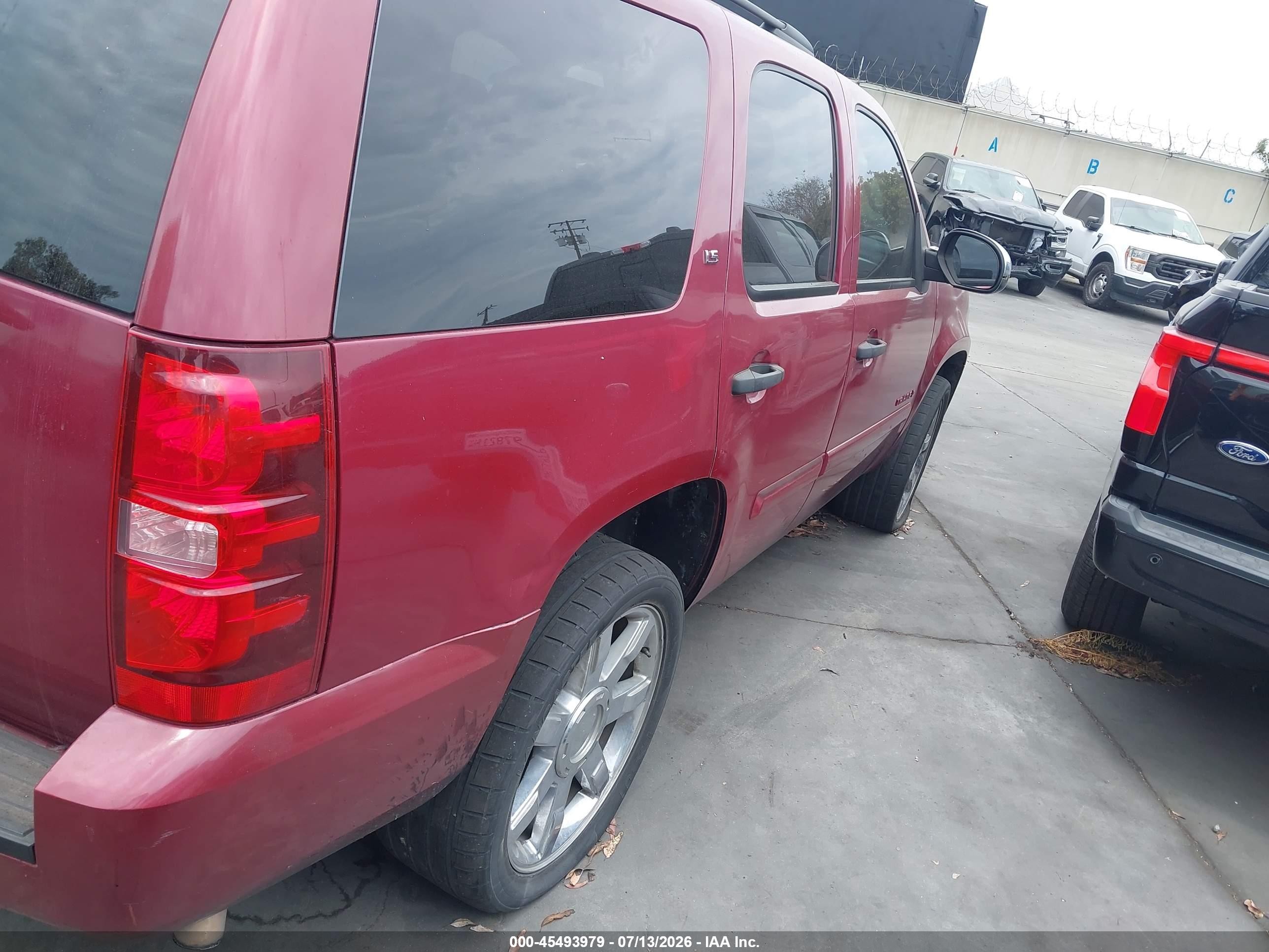 2007 Chevrolet Tahoe Ls Red vin: 1GNFC13C97R377727