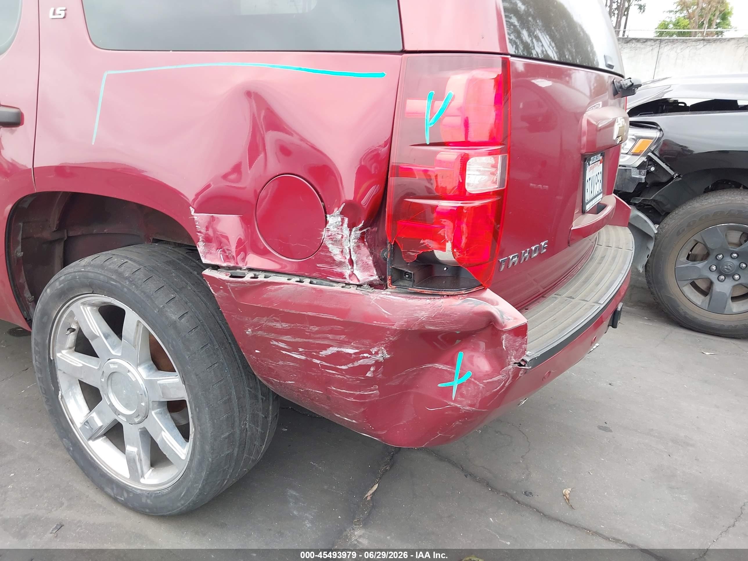 2007 Chevrolet Tahoe Ls Red vin: 1GNFC13C97R377727