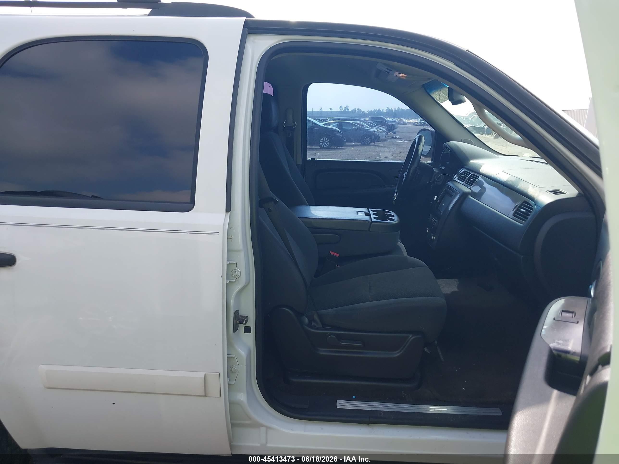 2008 Chevrolet Tahoe Ls White vin: 1GNFC13CX8R249840