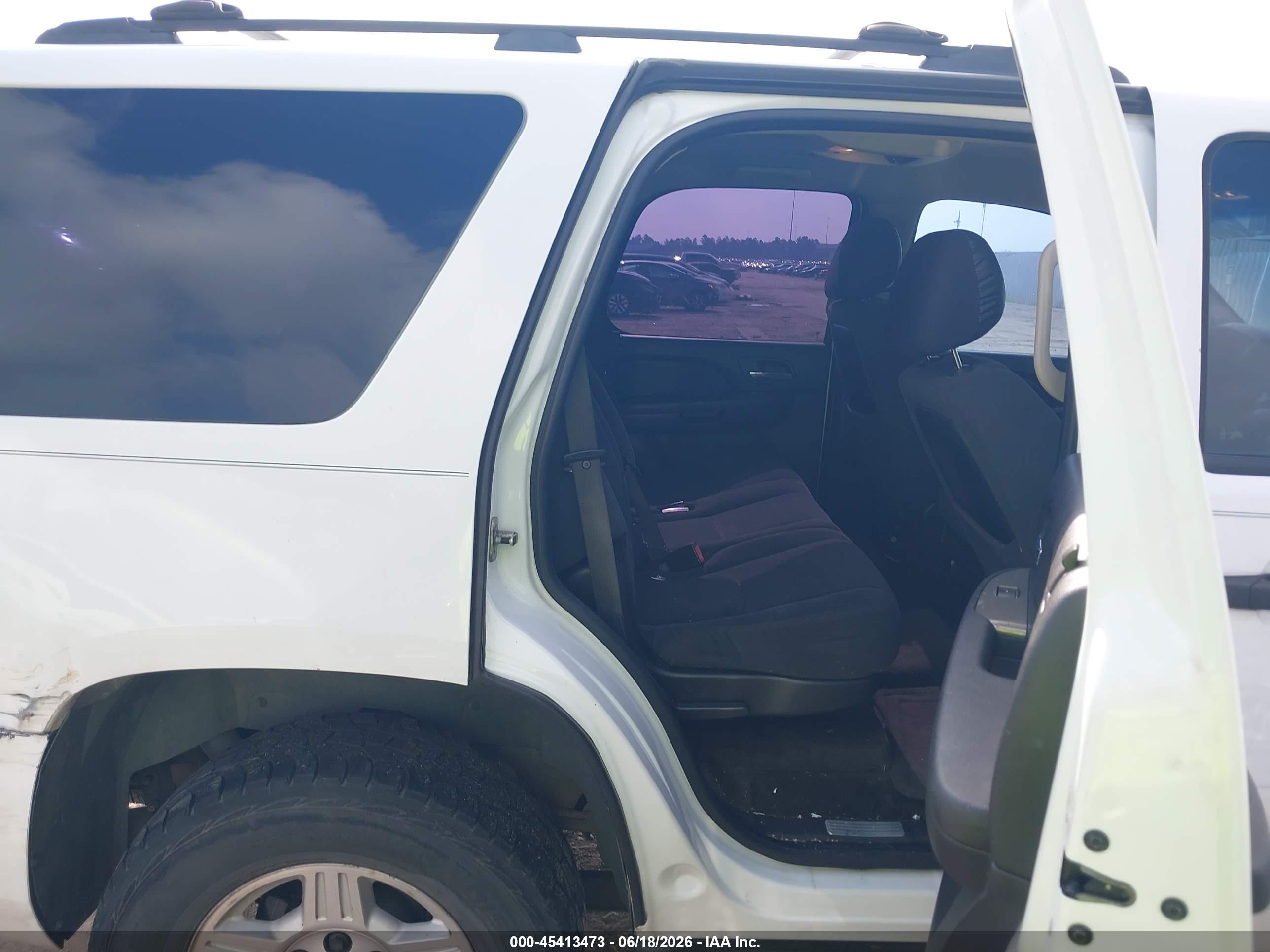 2008 Chevrolet Tahoe Ls White vin: 1GNFC13CX8R249840