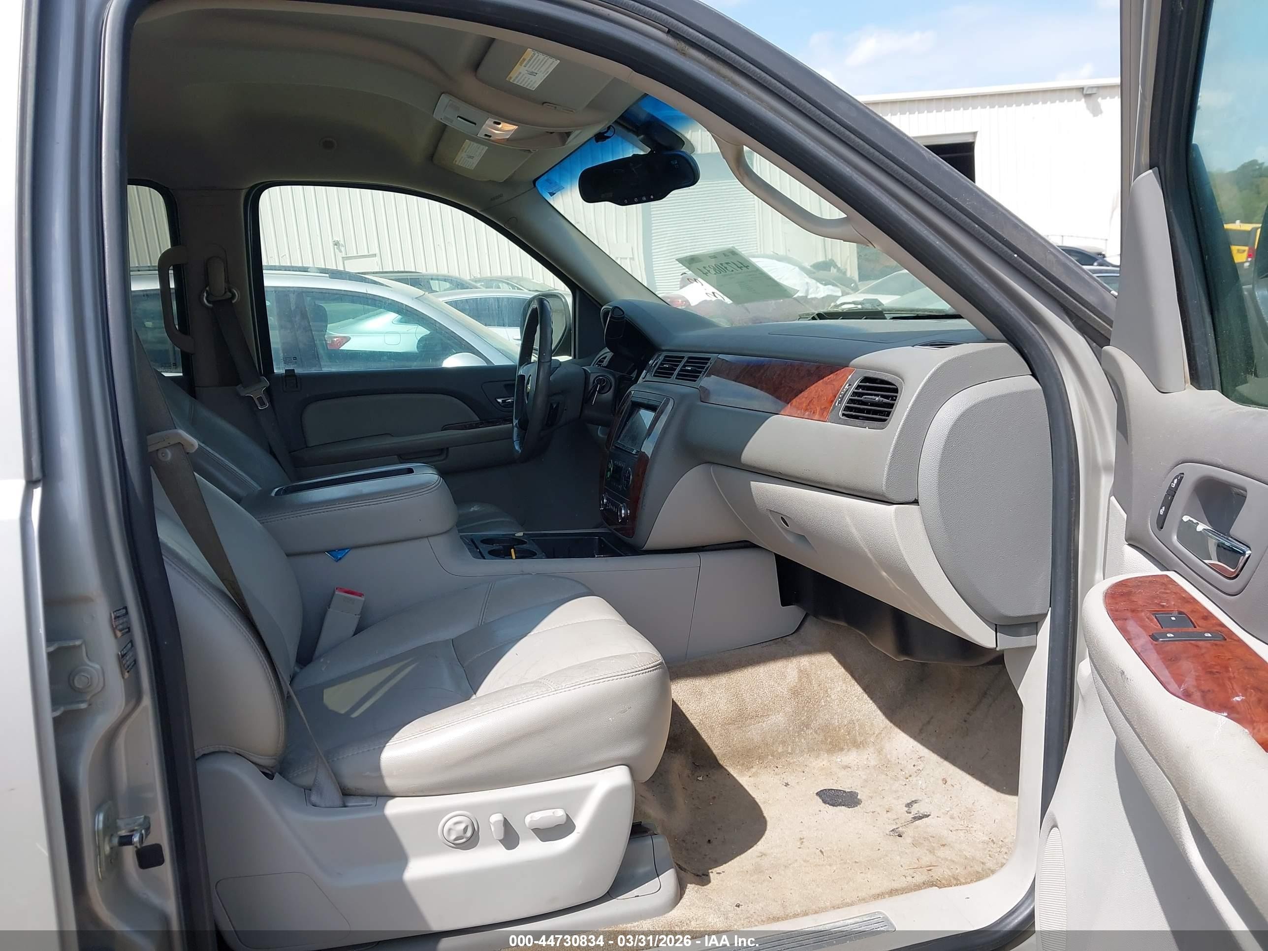 2007 Chevrolet Tahoe Lt Silver vin: 1GNFC13J07J107847