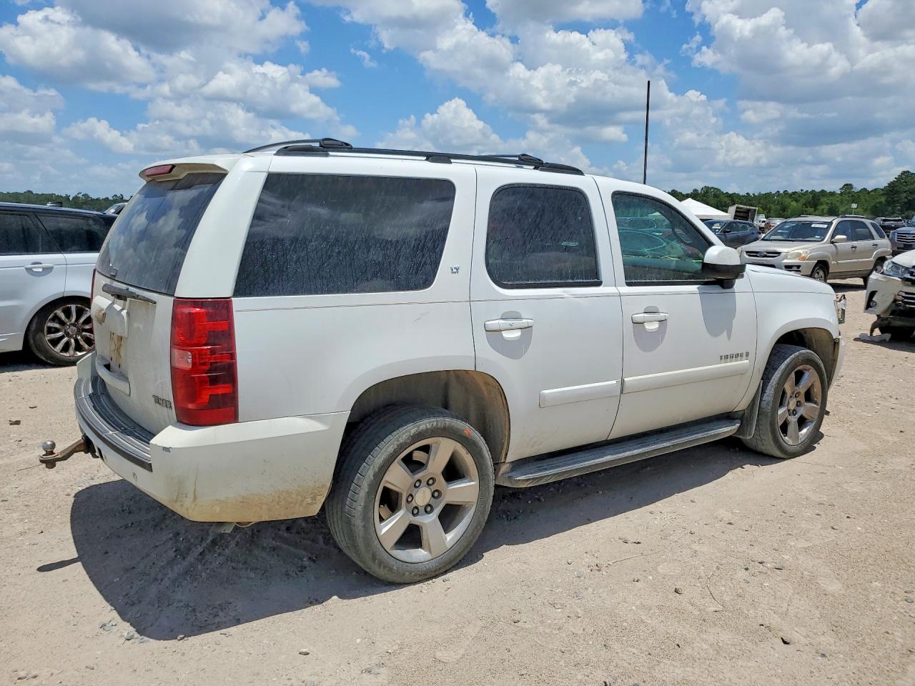 2007 Chevrolet Tahoe C1500 White vin: 1GNFC13J07R164955