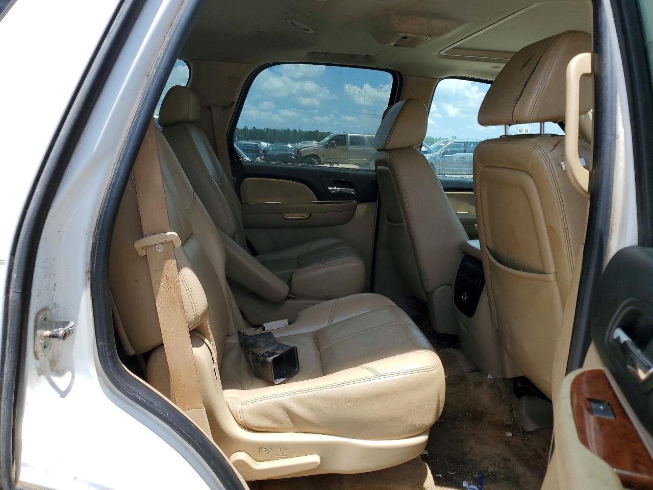 2007 Chevrolet Tahoe C1500 White vin: 1GNFC13J07R164955