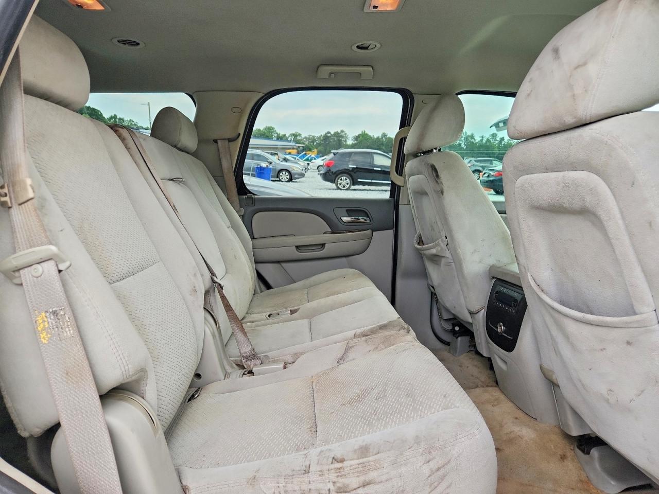 2007 Chevrolet Tahoe C1500 Silver vin: 1GNFC13J17J106187