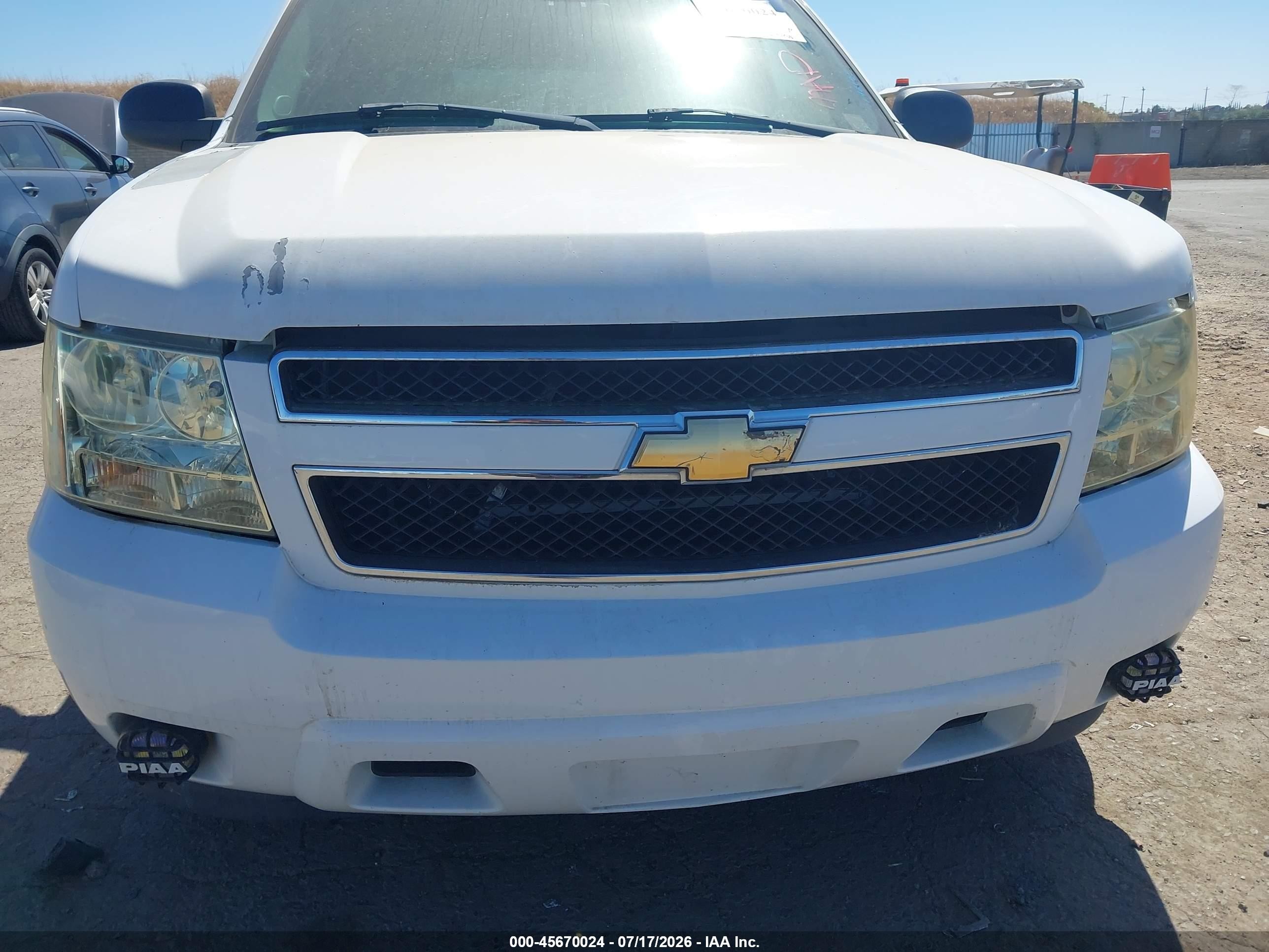 2007 Chevrolet Tahoe Ls White vin: 1GNFC13J17J146155