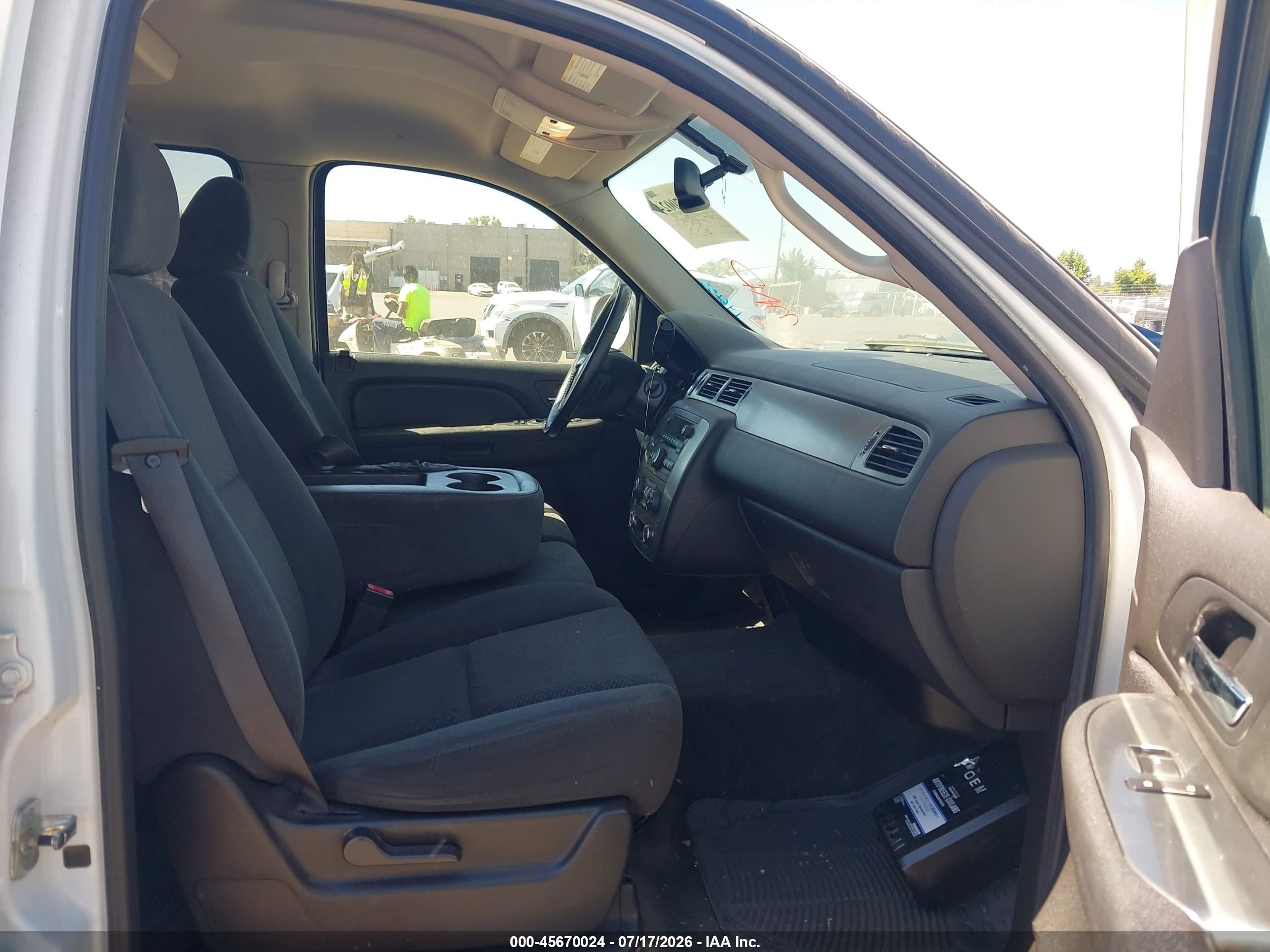 2007 Chevrolet Tahoe Ls White vin: 1GNFC13J17J146155