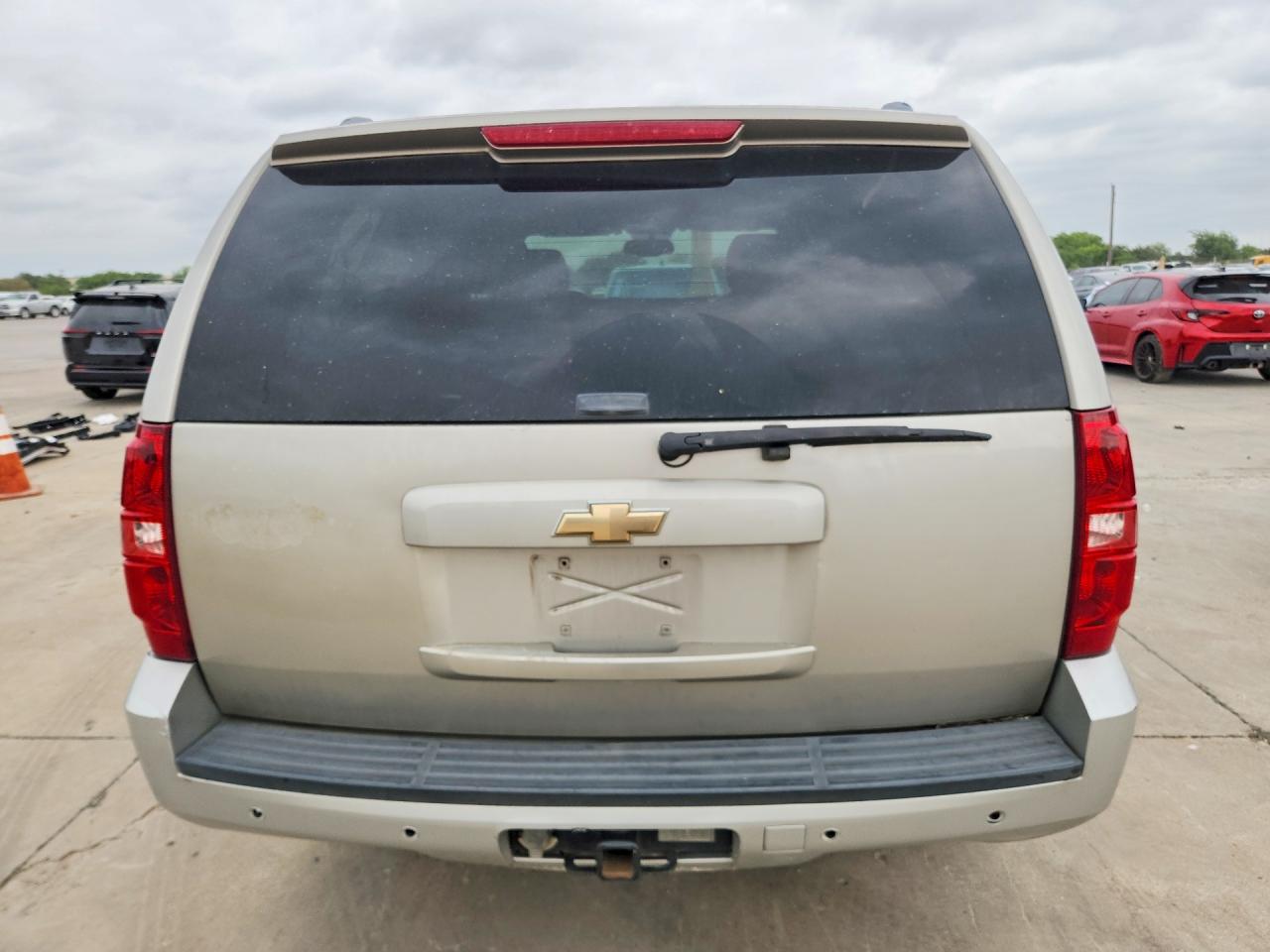 2008 Chevrolet Tahoe C1500 Beige vin: 1GNFC13J18R140889
