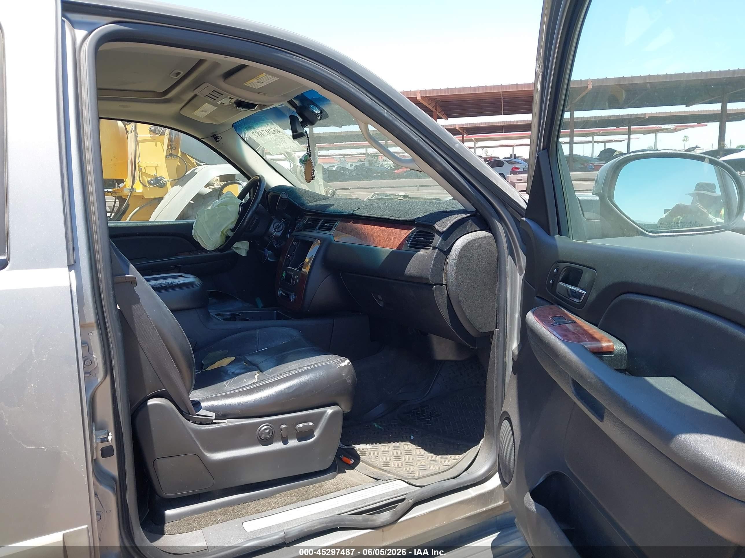 2007 Chevrolet Tahoe Ltz Gray vin: 1GNFC13J27R253376