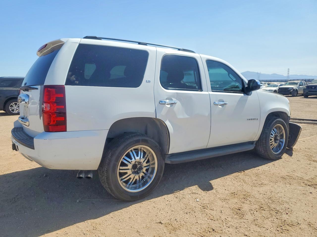 2007 Chevrolet Tahoe C1500 Белый vin: 1GNFC13J37J130524