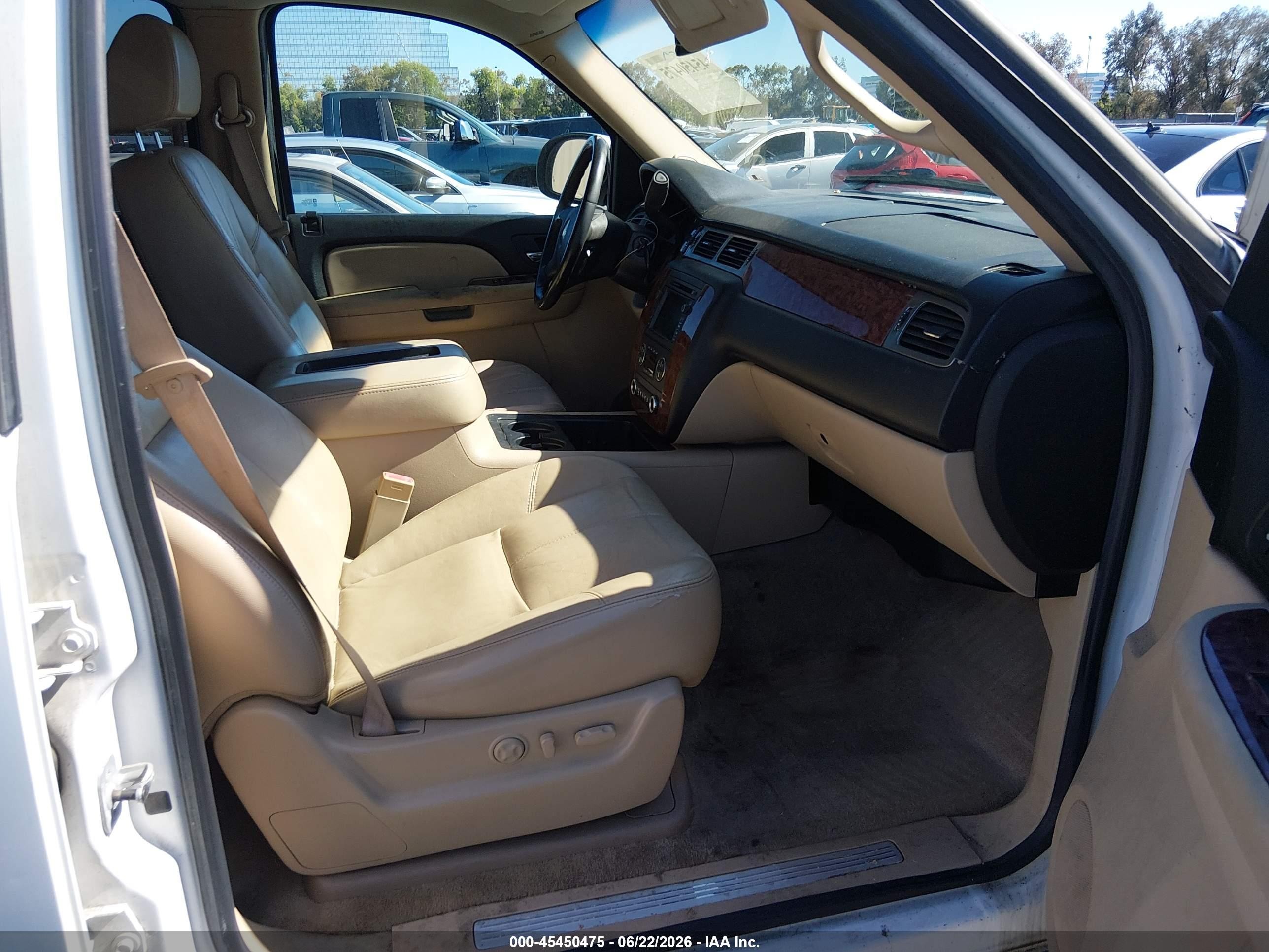 2007 Chevrolet Tahoe Lt White vin: 1GNFC13J37R109884