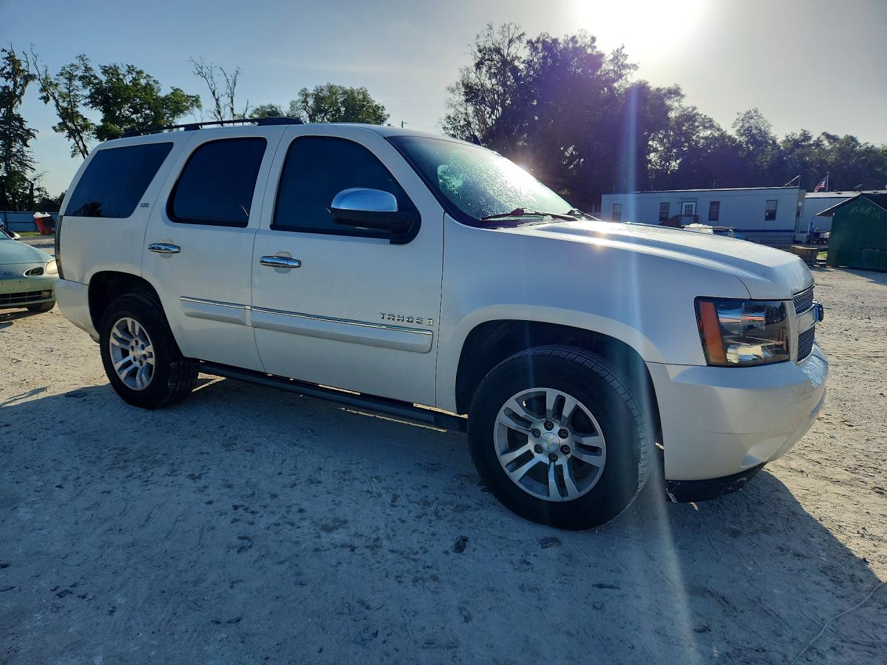 2008 Chevrolet Tahoe C1500 Белый vin: 1GNFC13J48R197023