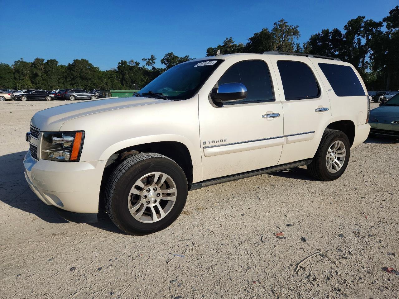 2008 Chevrolet Tahoe C1500 Белый vin: 1GNFC13J48R197023