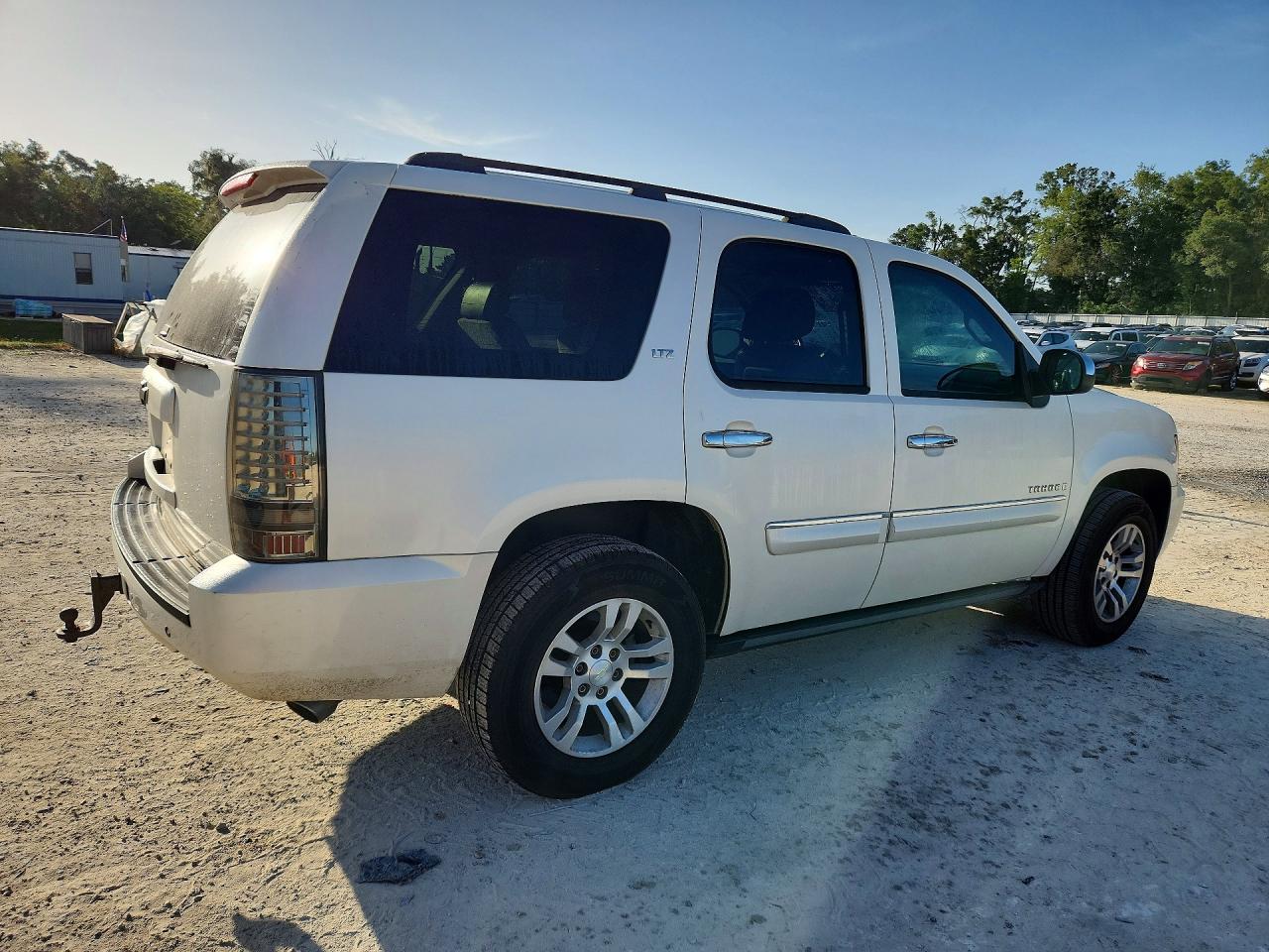 2008 Chevrolet Tahoe C1500 Белый vin: 1GNFC13J48R197023