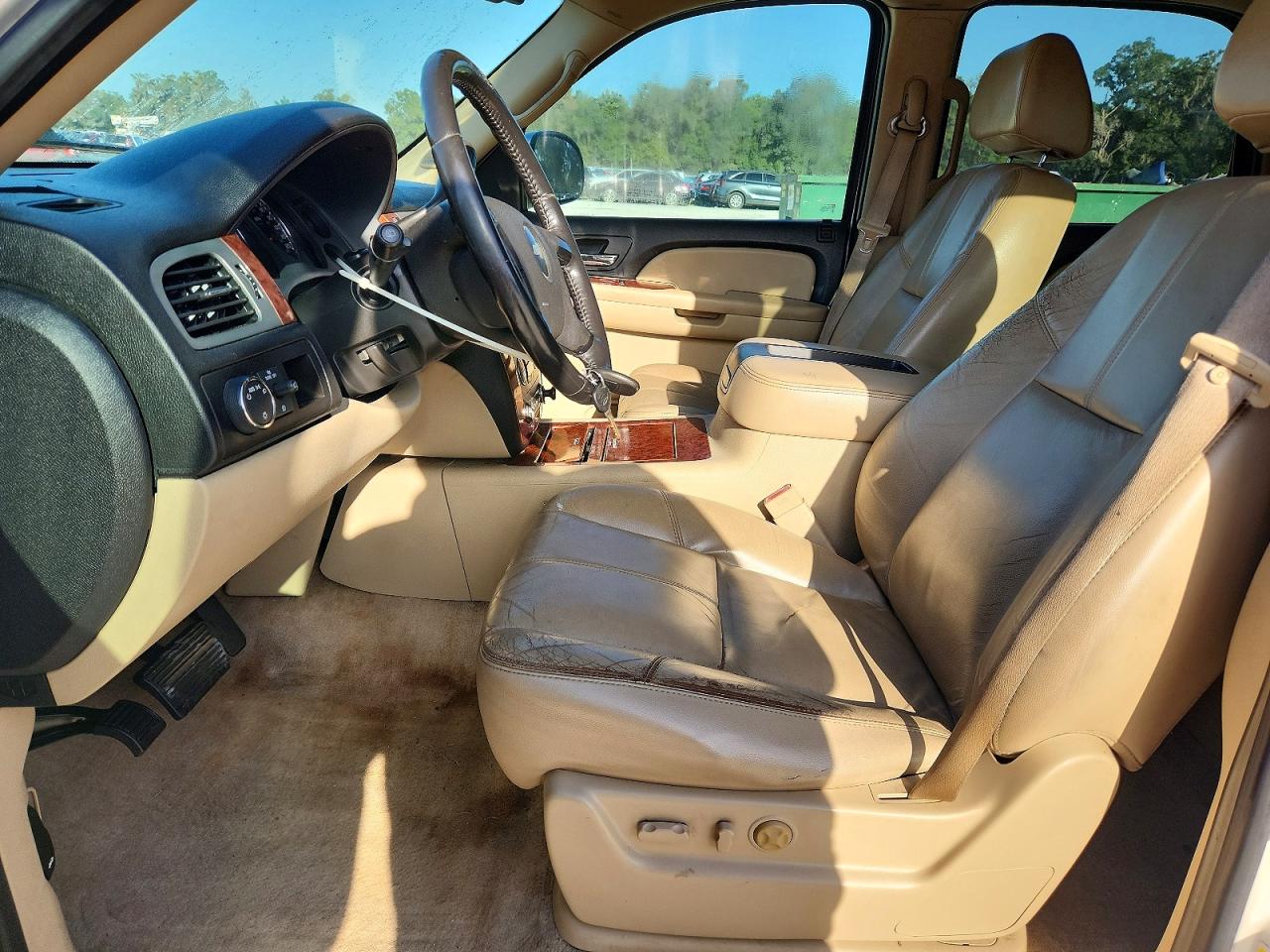 2008 Chevrolet Tahoe C1500 Белый vin: 1GNFC13J48R197023