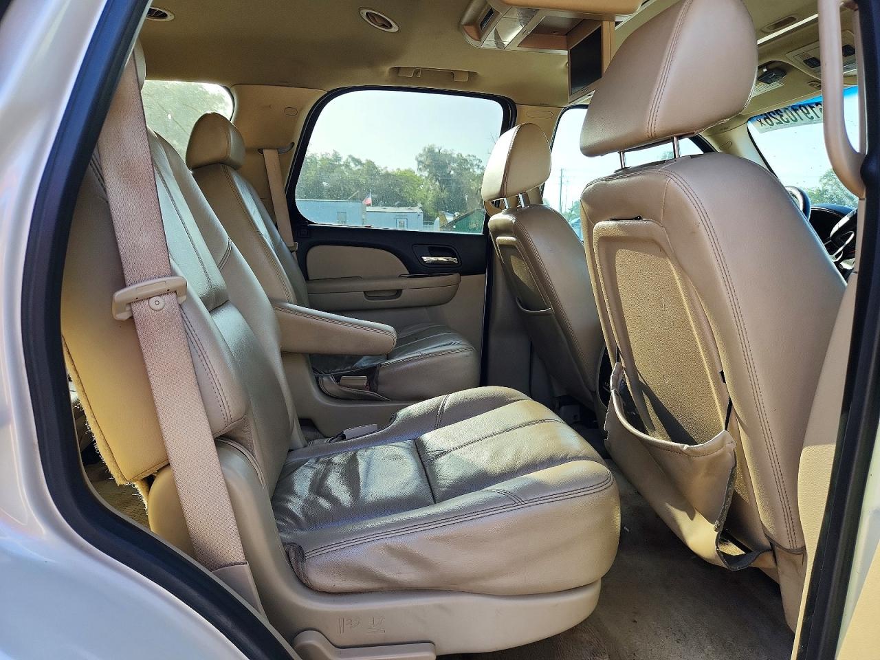 2008 Chevrolet Tahoe C1500 Белый vin: 1GNFC13J48R197023