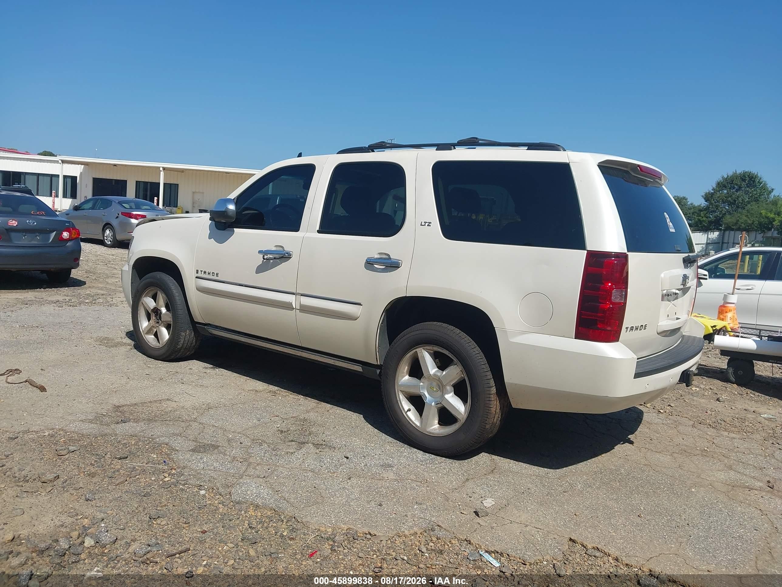 2008 Chevrolet Tahoe Ltz Белый vin: 1GNFC13J48R212720