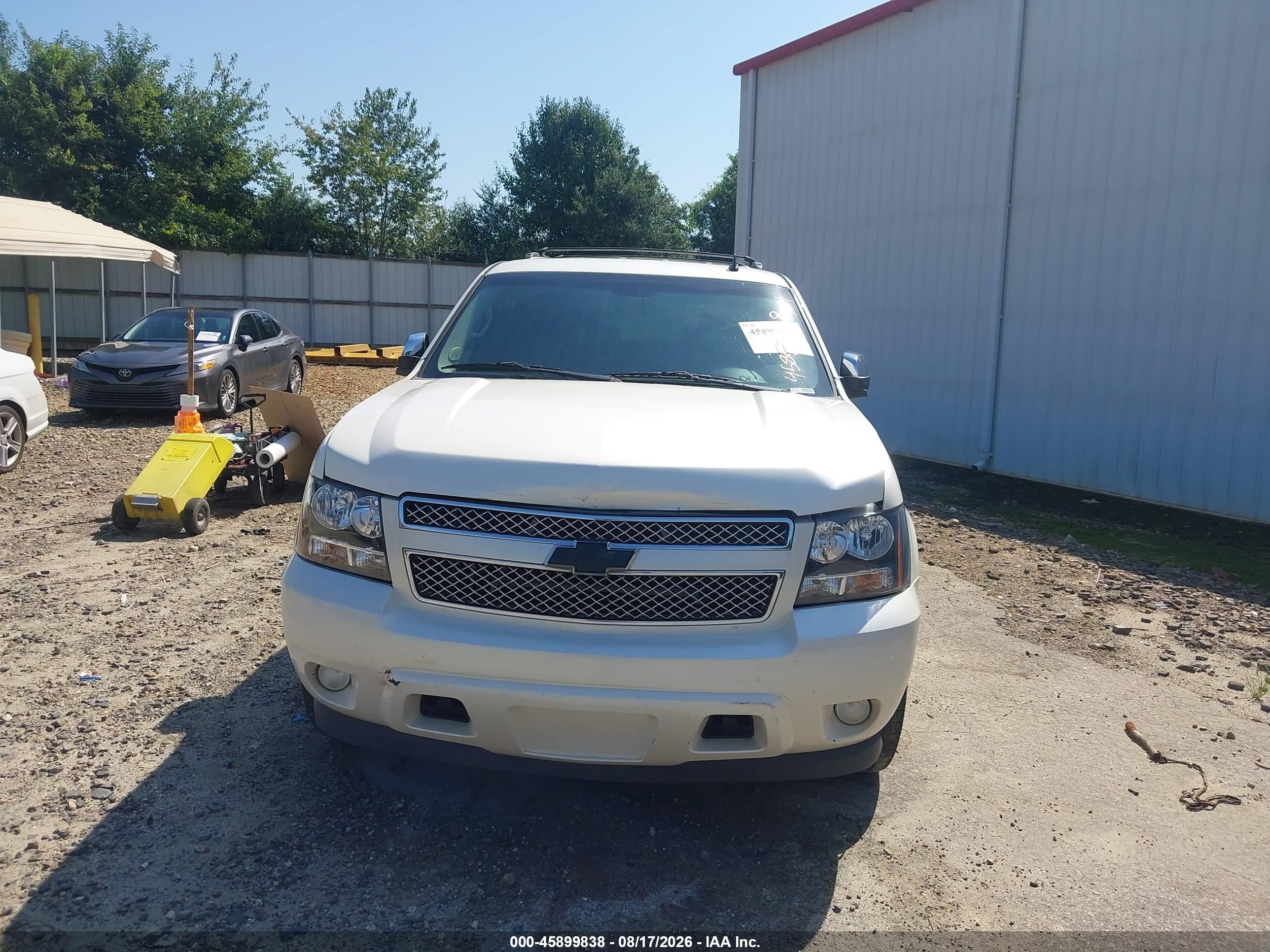 2008 Chevrolet Tahoe Ltz Белый vin: 1GNFC13J48R212720