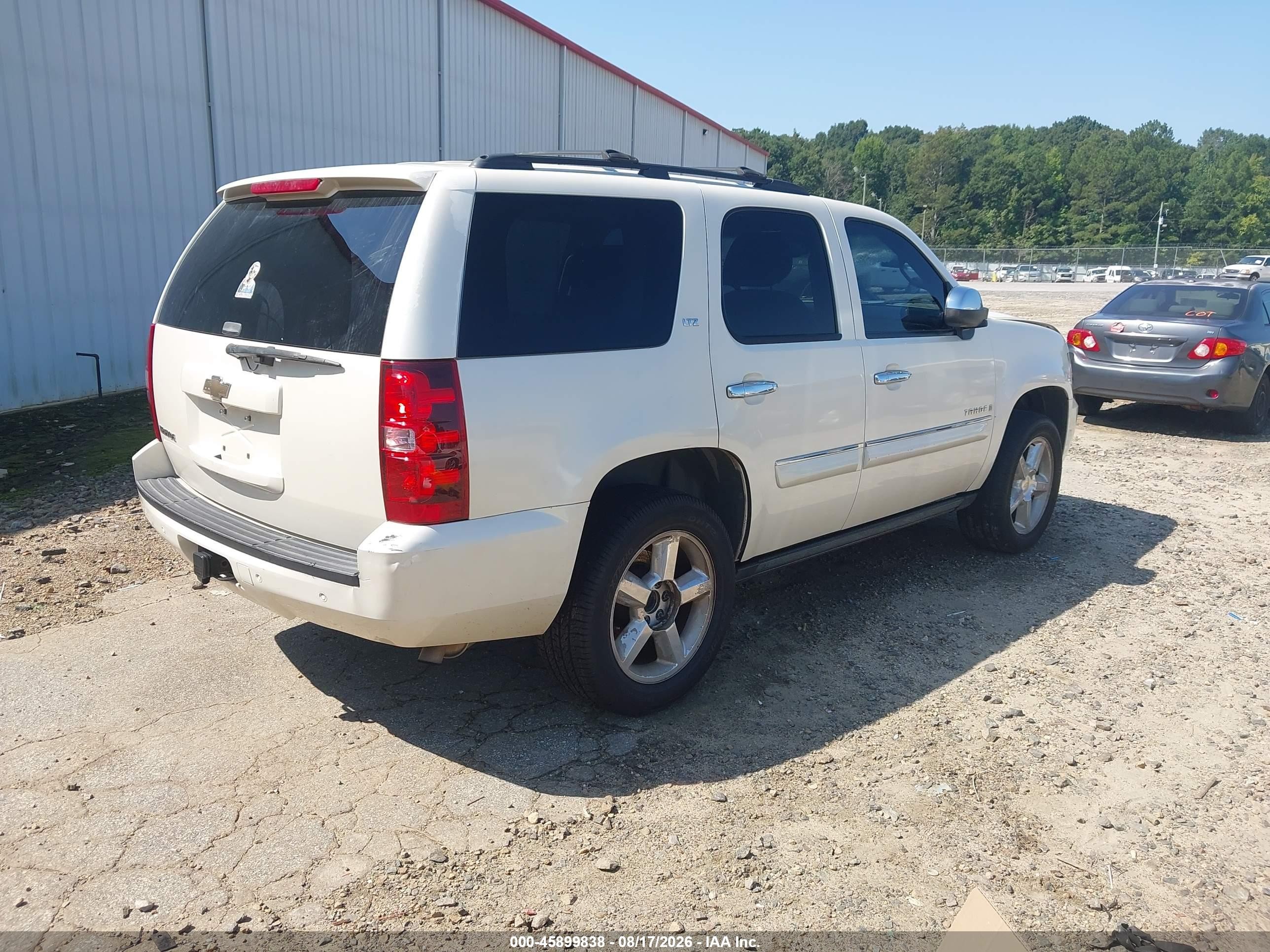 2008 Chevrolet Tahoe Ltz Белый vin: 1GNFC13J48R212720
