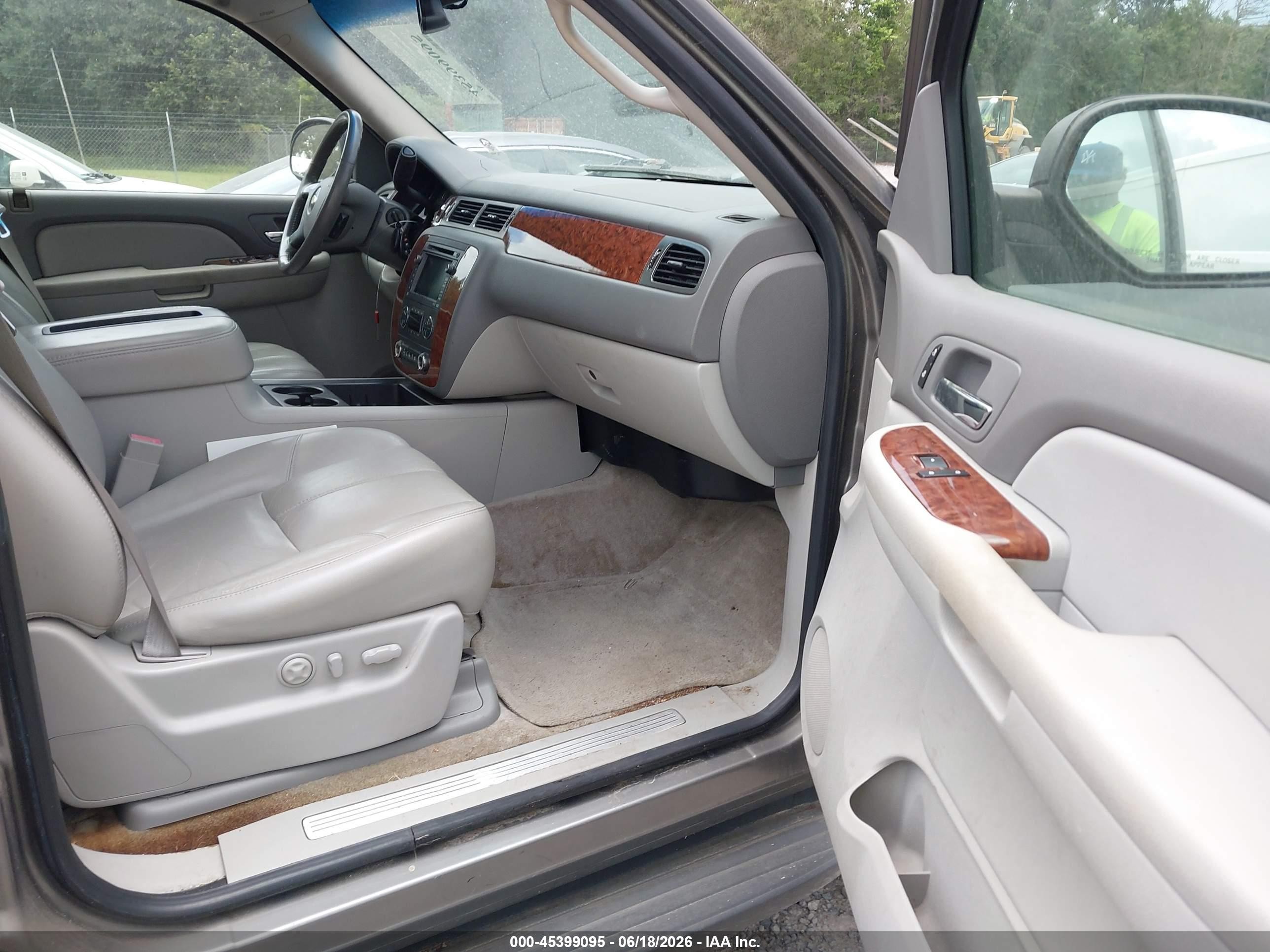 2007 Chevrolet Tahoe Lt Gray vin: 1GNFC13J57J131691