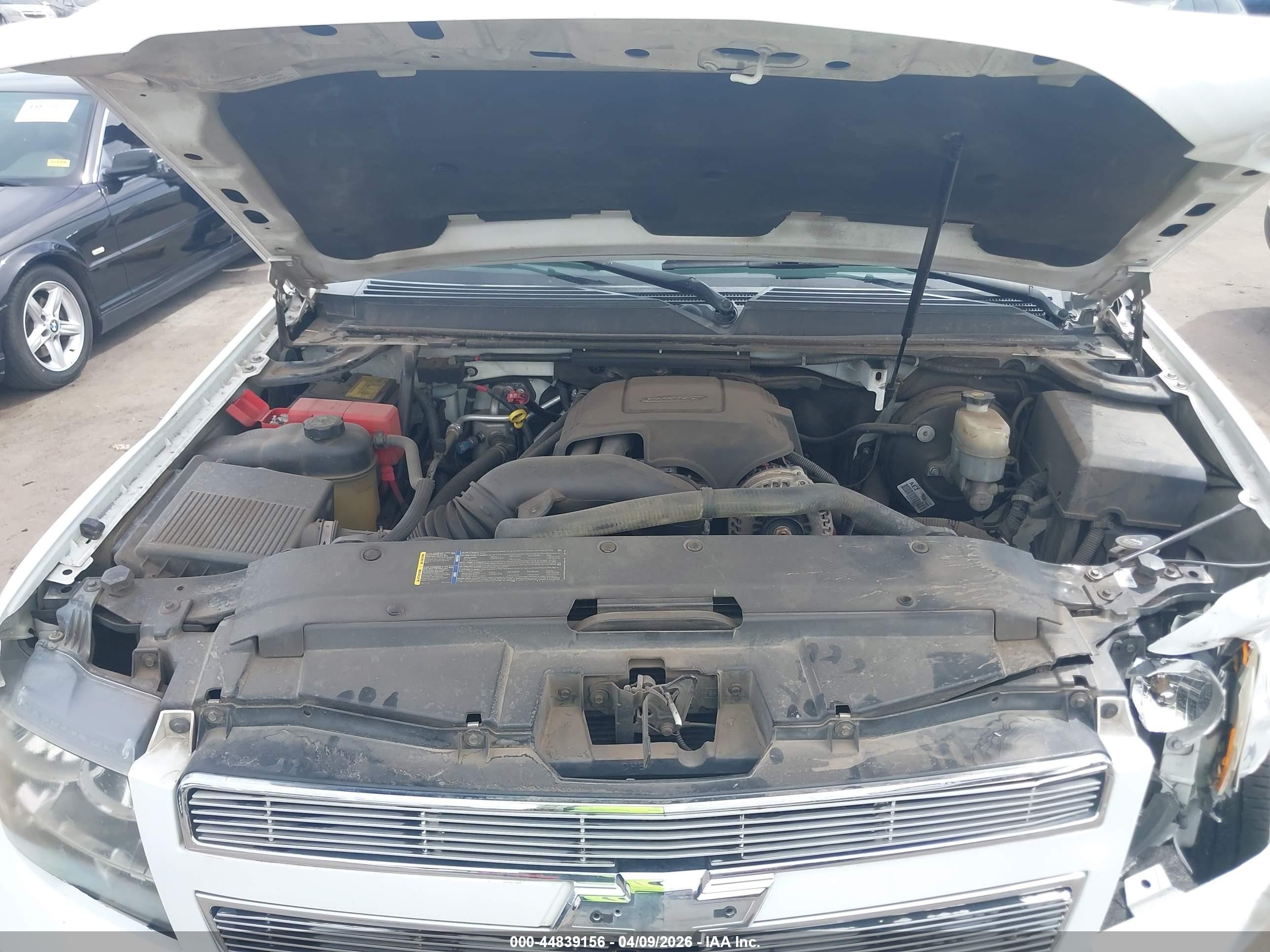 2007 Chevrolet Tahoe Ls White vin: 1GNFC13J57R205578