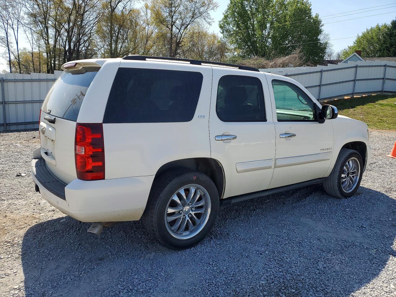 2008 Chevrolet Tahoe C1500 White vin: 1GNFC13J68R264818