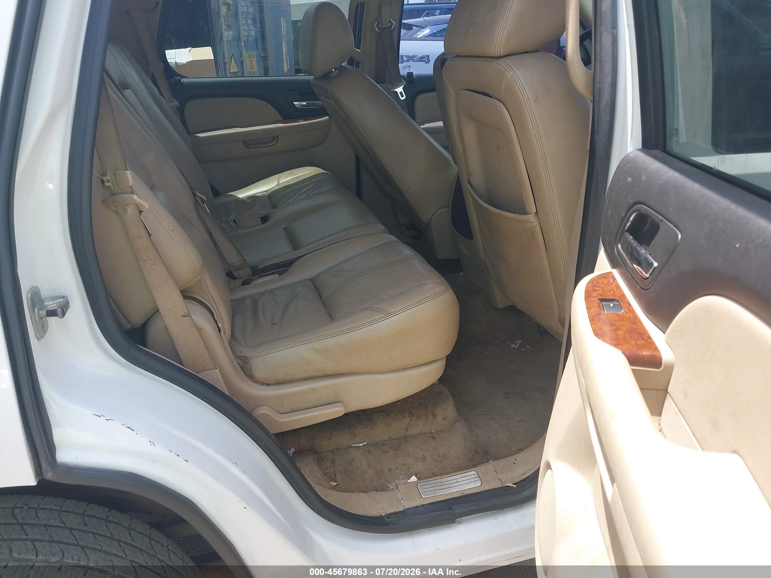2007 Chevrolet Tahoe Lt White vin: 1GNFC13J77R115350