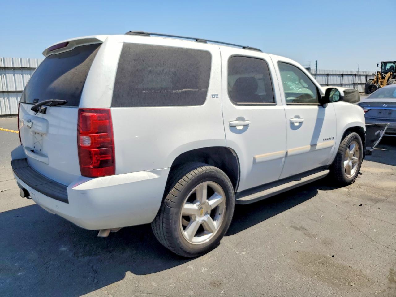 2007 Chevrolet Tahoe C1500 Белый vin: 1GNFC13J87R141052