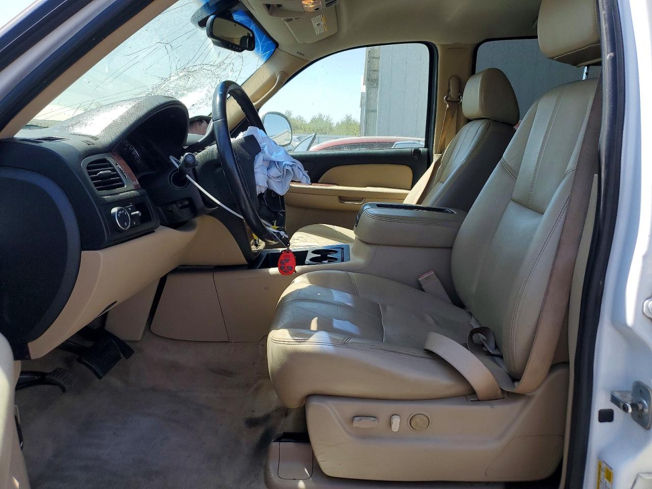 2007 Chevrolet Tahoe C1500 Белый vin: 1GNFC13J87R141052