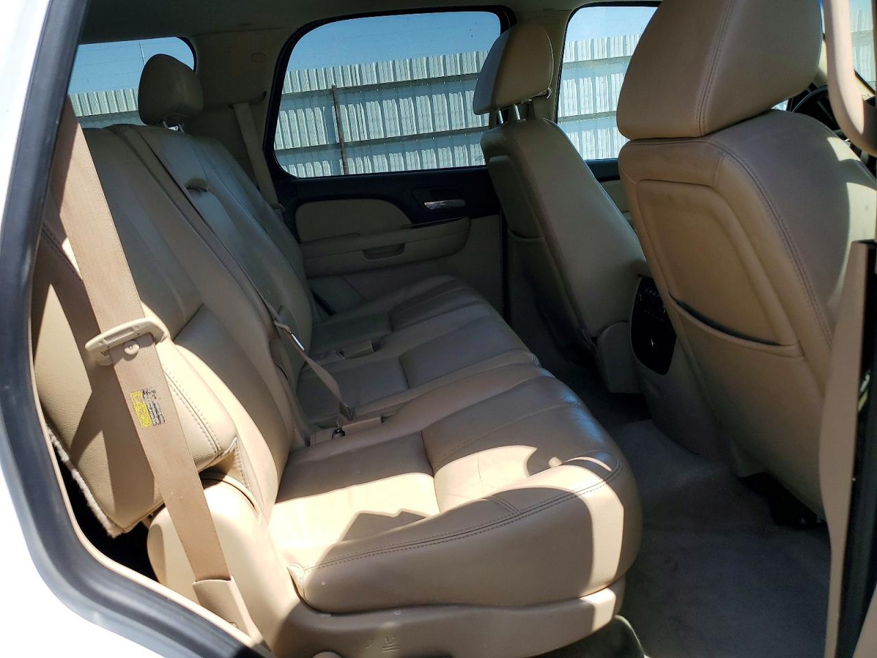 2007 Chevrolet Tahoe C1500 Белый vin: 1GNFC13J87R141052
