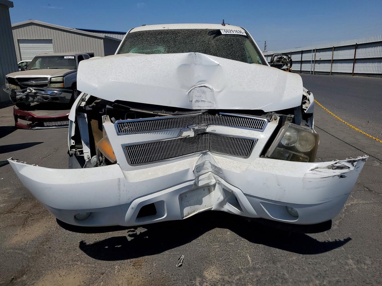 2007 Chevrolet Tahoe C1500 Белый vin: 1GNFC13J87R141052