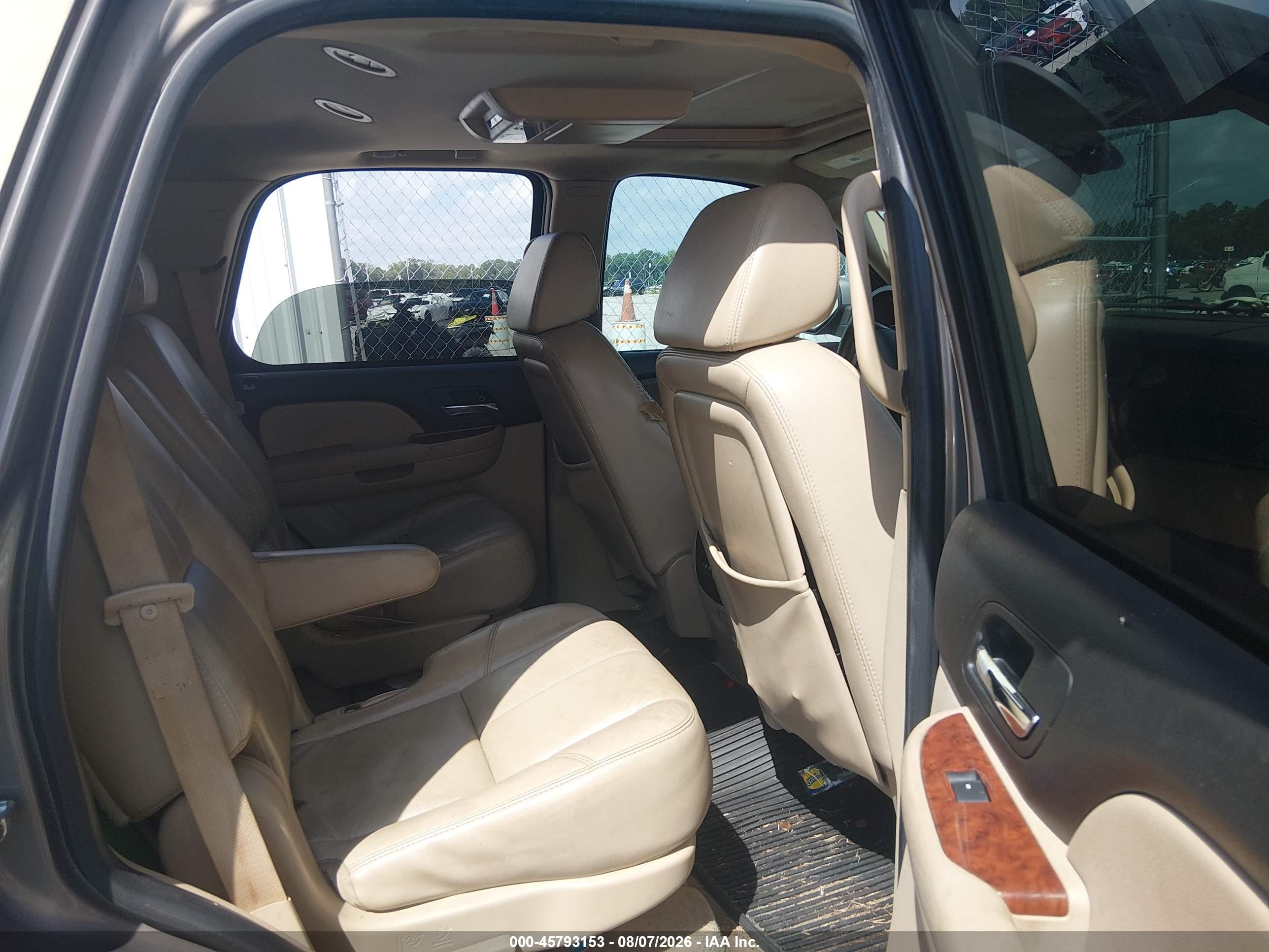 2007 Chevrolet Tahoe Lt Beige vin: 1GNFC13J87R211911