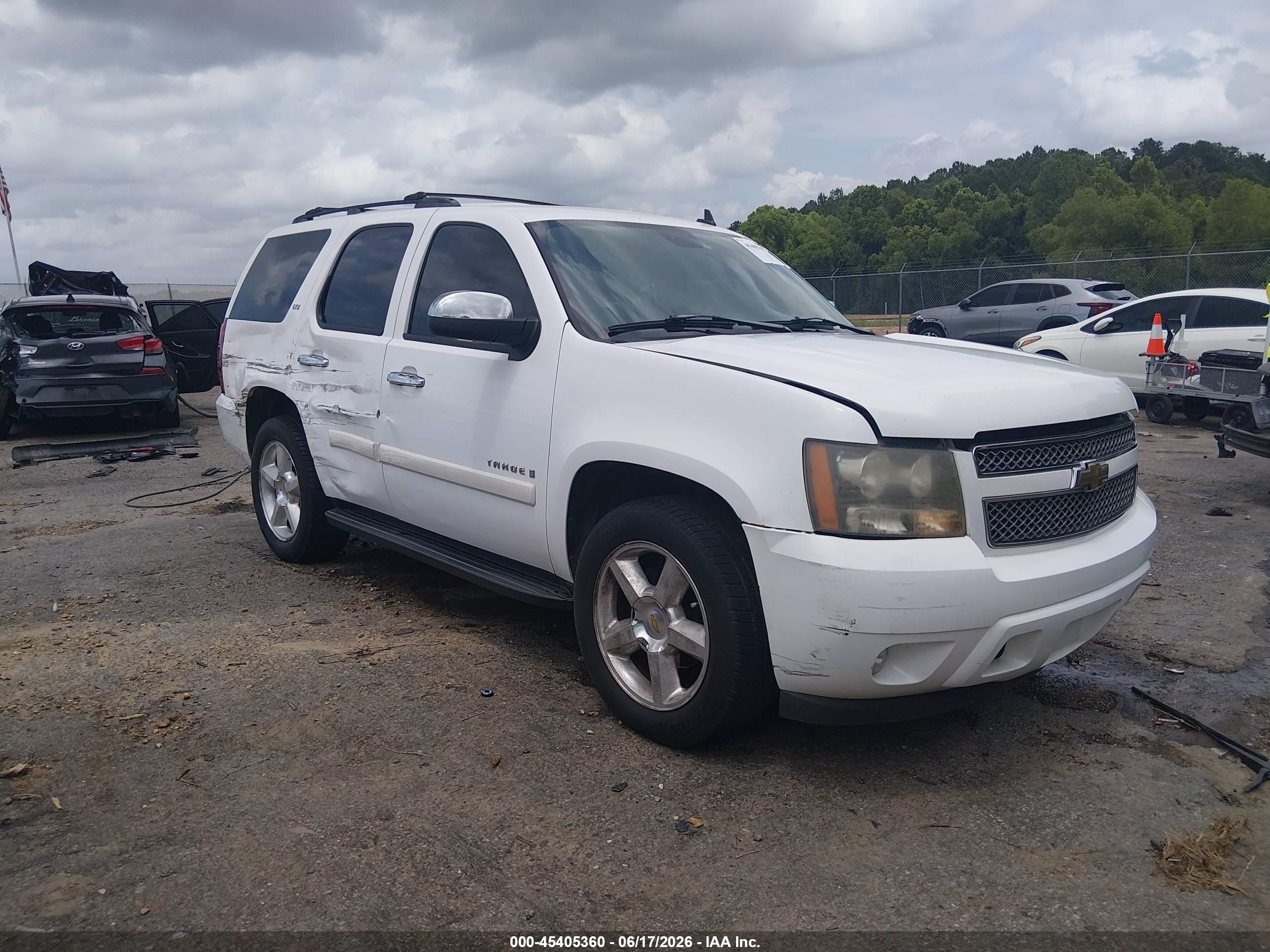 2007 Chevrolet Tahoe Ltz White vin: 1GNFC13J87R346032