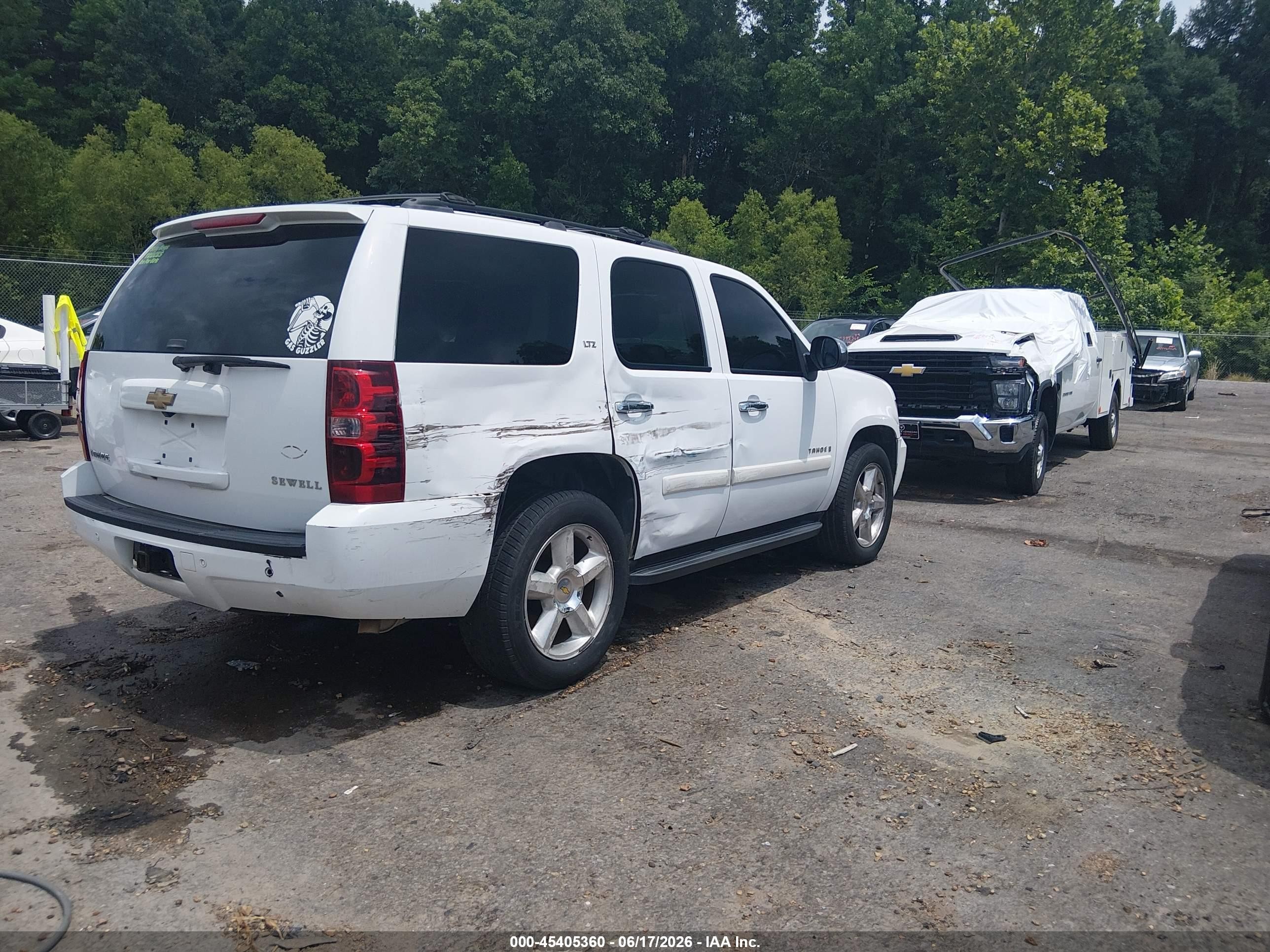 2007 Chevrolet Tahoe Ltz White vin: 1GNFC13J87R346032