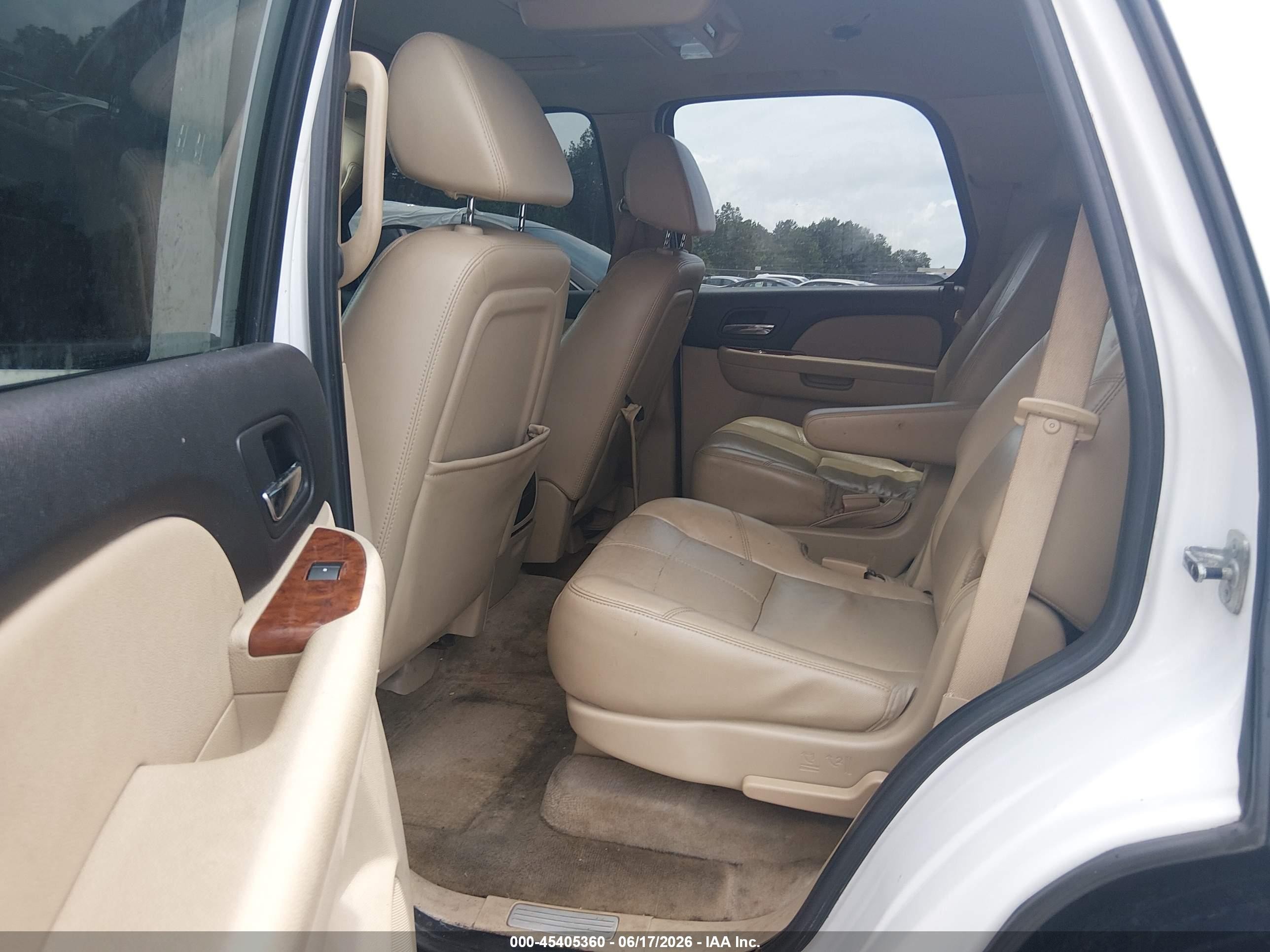 2007 Chevrolet Tahoe Ltz White vin: 1GNFC13J87R346032