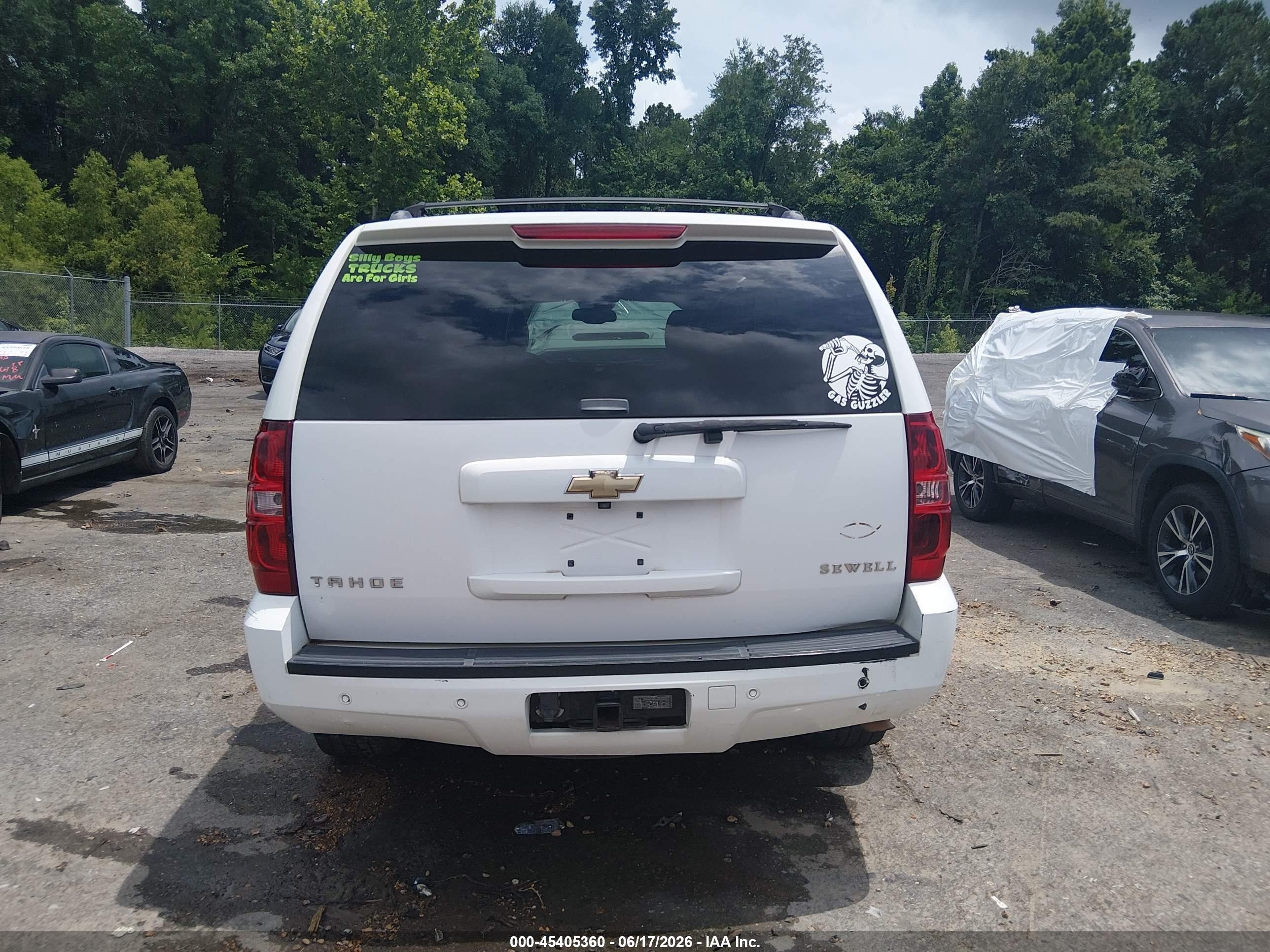 2007 Chevrolet Tahoe Ltz White vin: 1GNFC13J87R346032